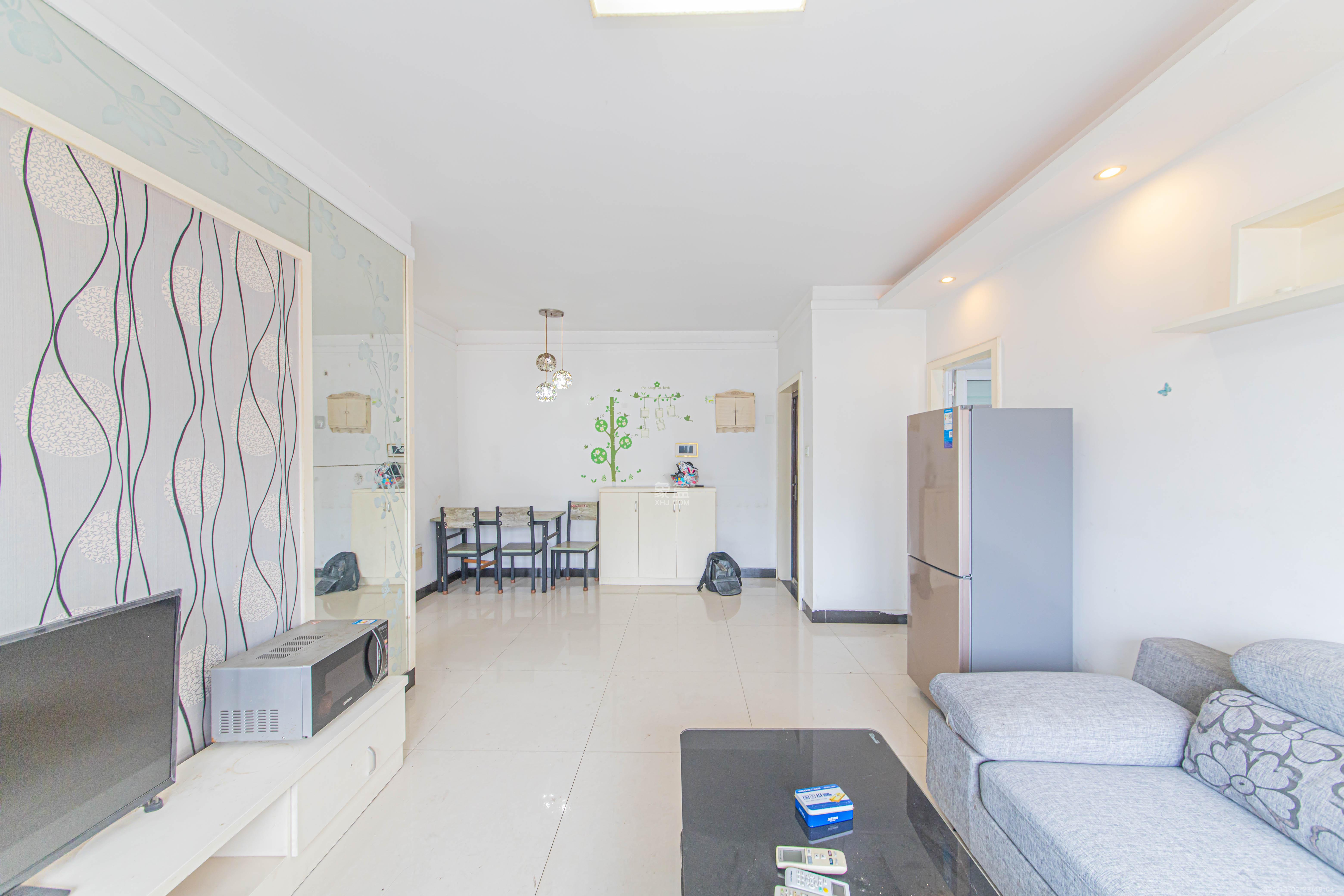 中信文化广场(中信新城二期) 3室2厅1卫 52.8万 中信文化广场(中信新城二期) 3室2厅1卫 52.8万客厅