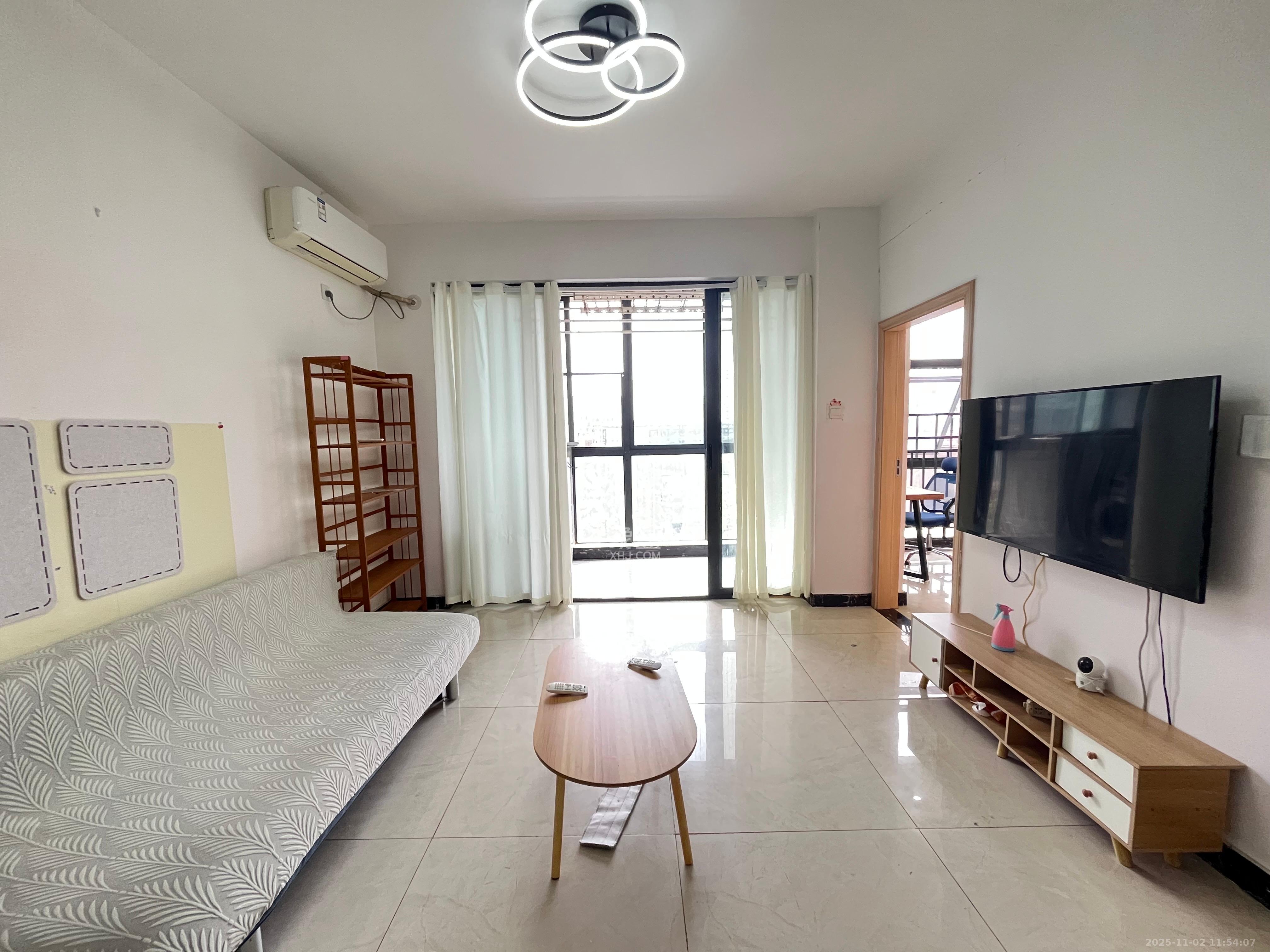 阳光100三期  2室2厅1卫    1900.0元/月 阳光100三期  2室2厅1卫    1900.0元/月室内图