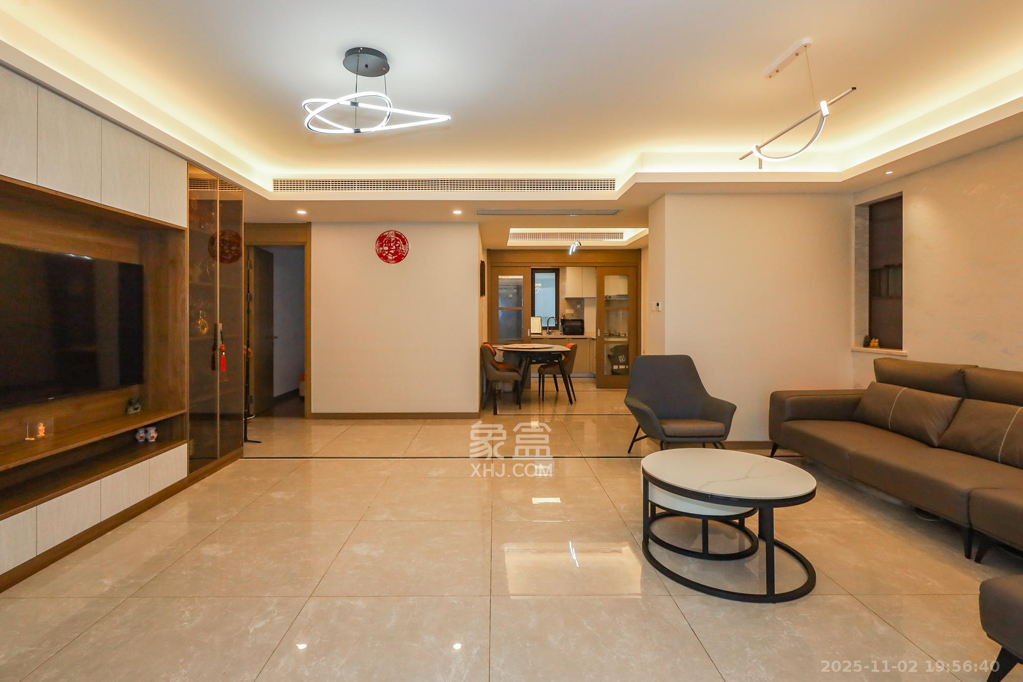 龙湖铂金中心（龙湖春江郦城）  3室2厅2卫    220.0万客厅