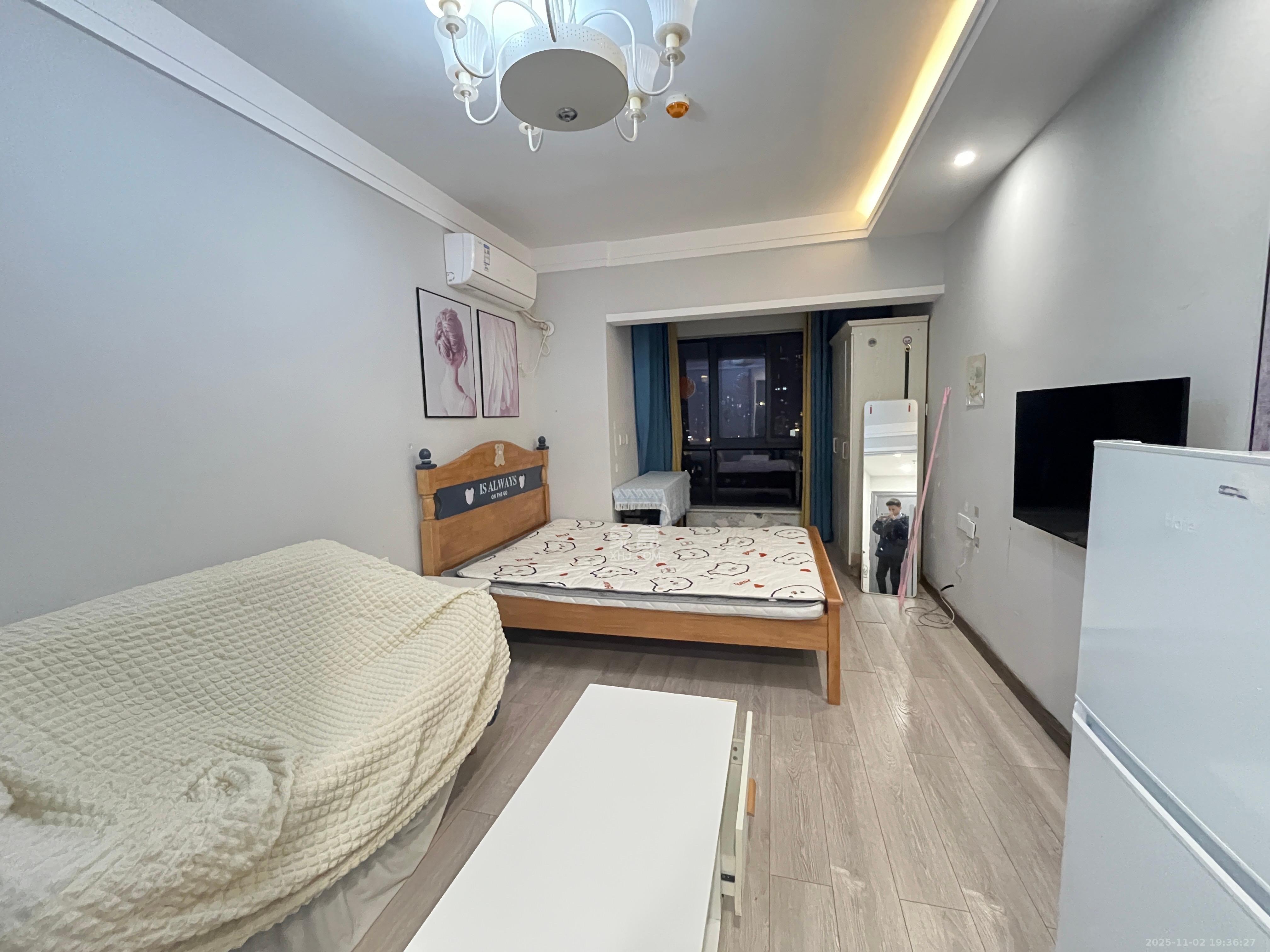 拿铁空间  1室0厅0卫    1200.0元/月