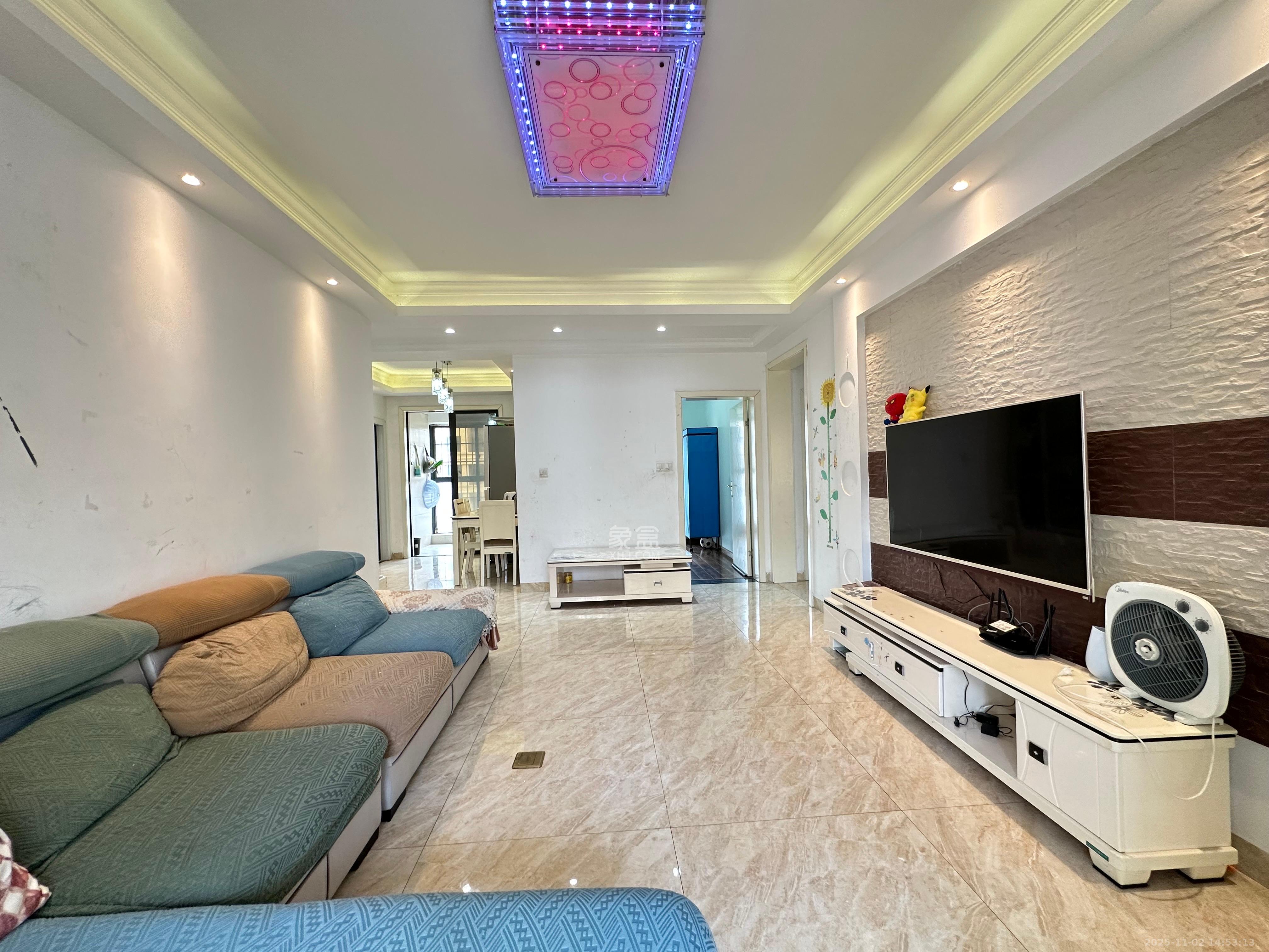 保利麓谷林语C区  3室2厅1卫    2400.0元/月室内图