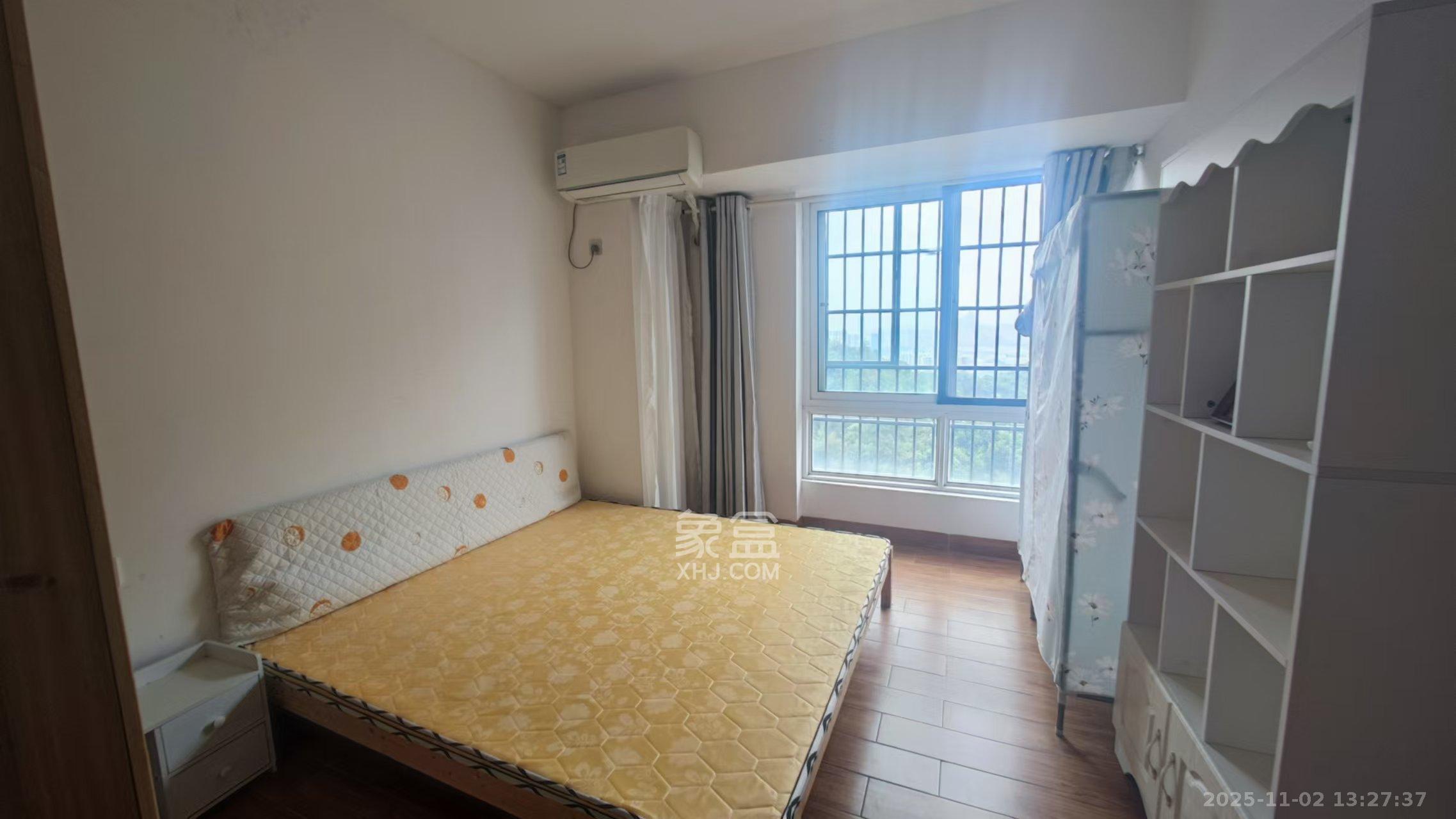 天麓尚层  2室2厅1卫    1800.0元/月室内图