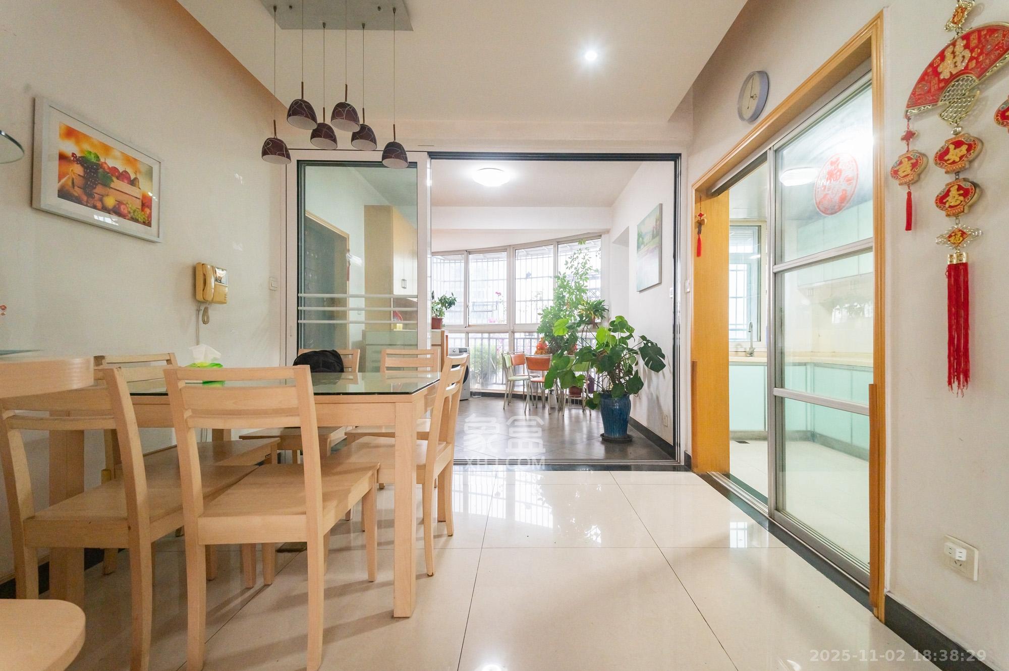 幸福洋房  3室2厅2卫    78.0万客厅