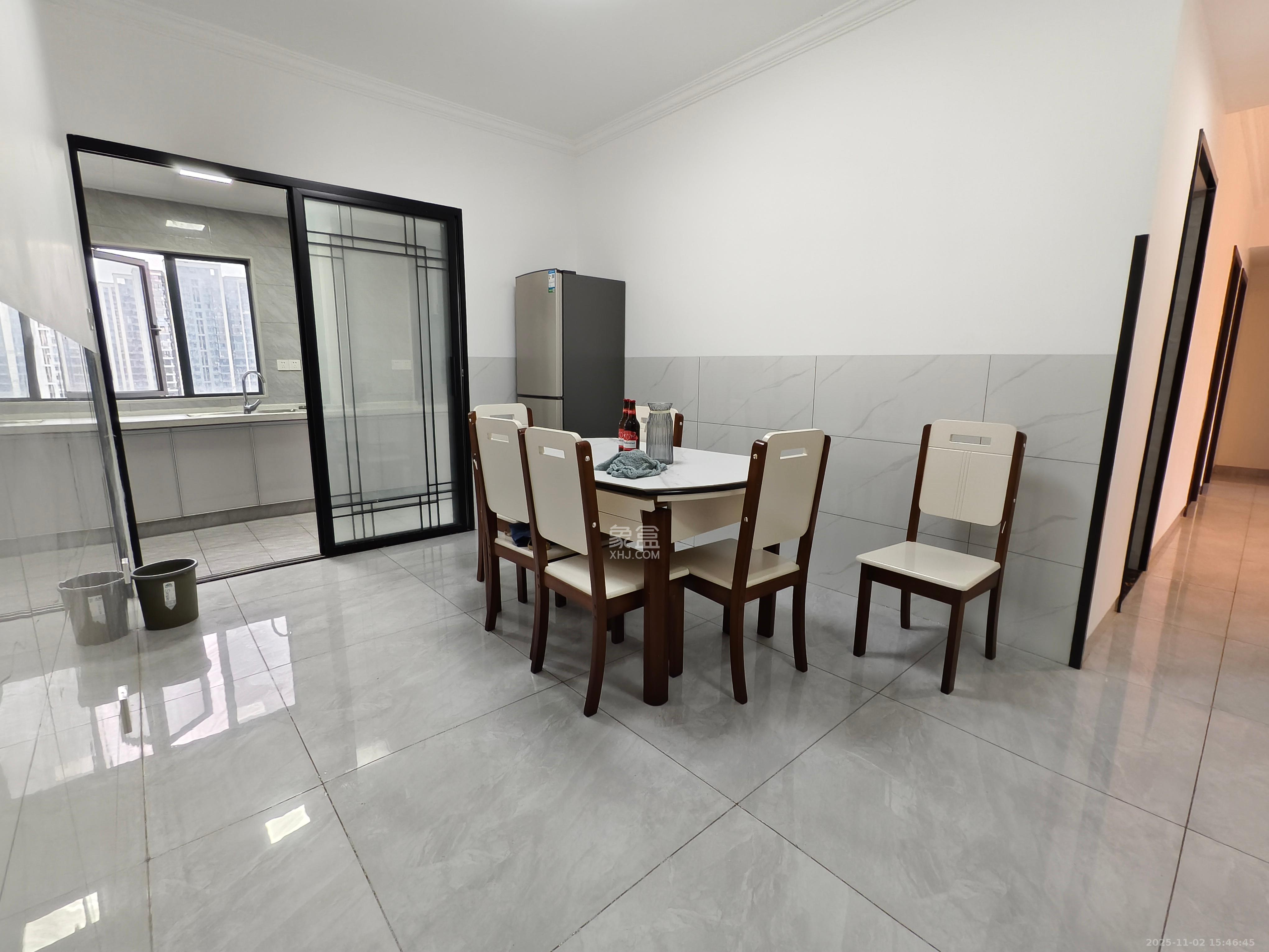 山水新城 3室2厅1卫 2700.0元/月 山水新城 3室2厅1卫 2700.0元/月室内图