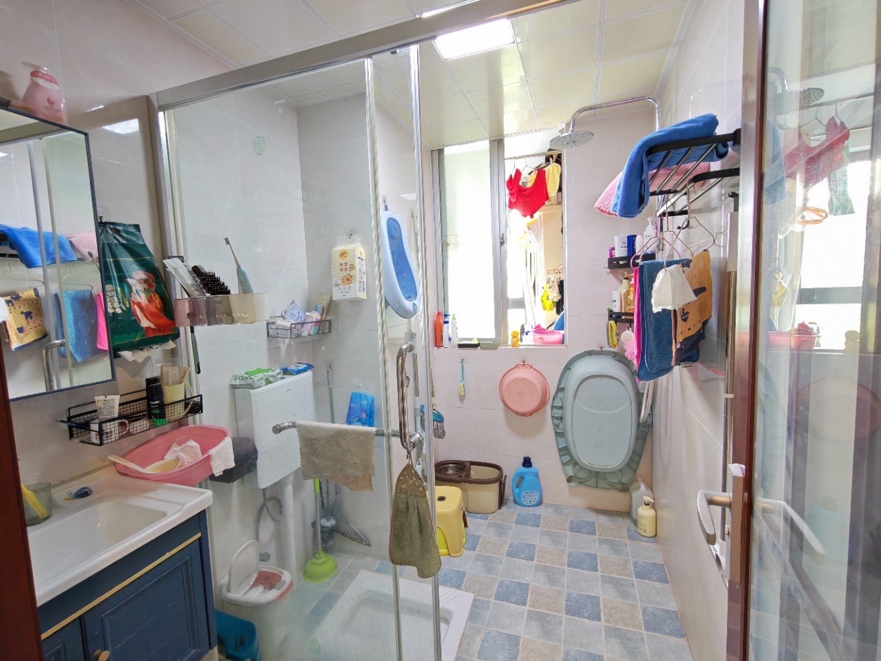 宝源花园  3室2厅2卫    165.0万客厅