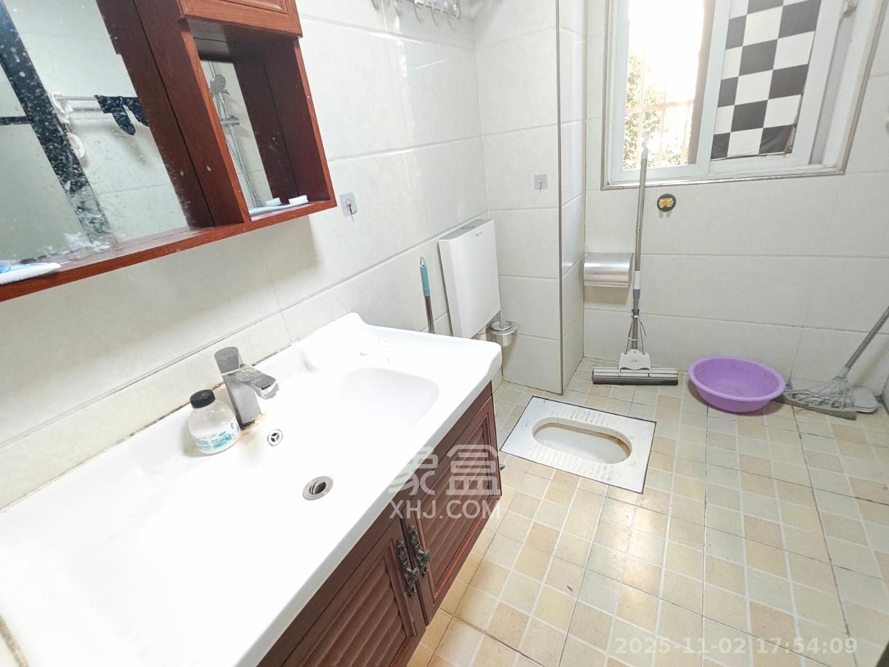 和康园小区  2室1厅1卫    1800.0元/月室内图