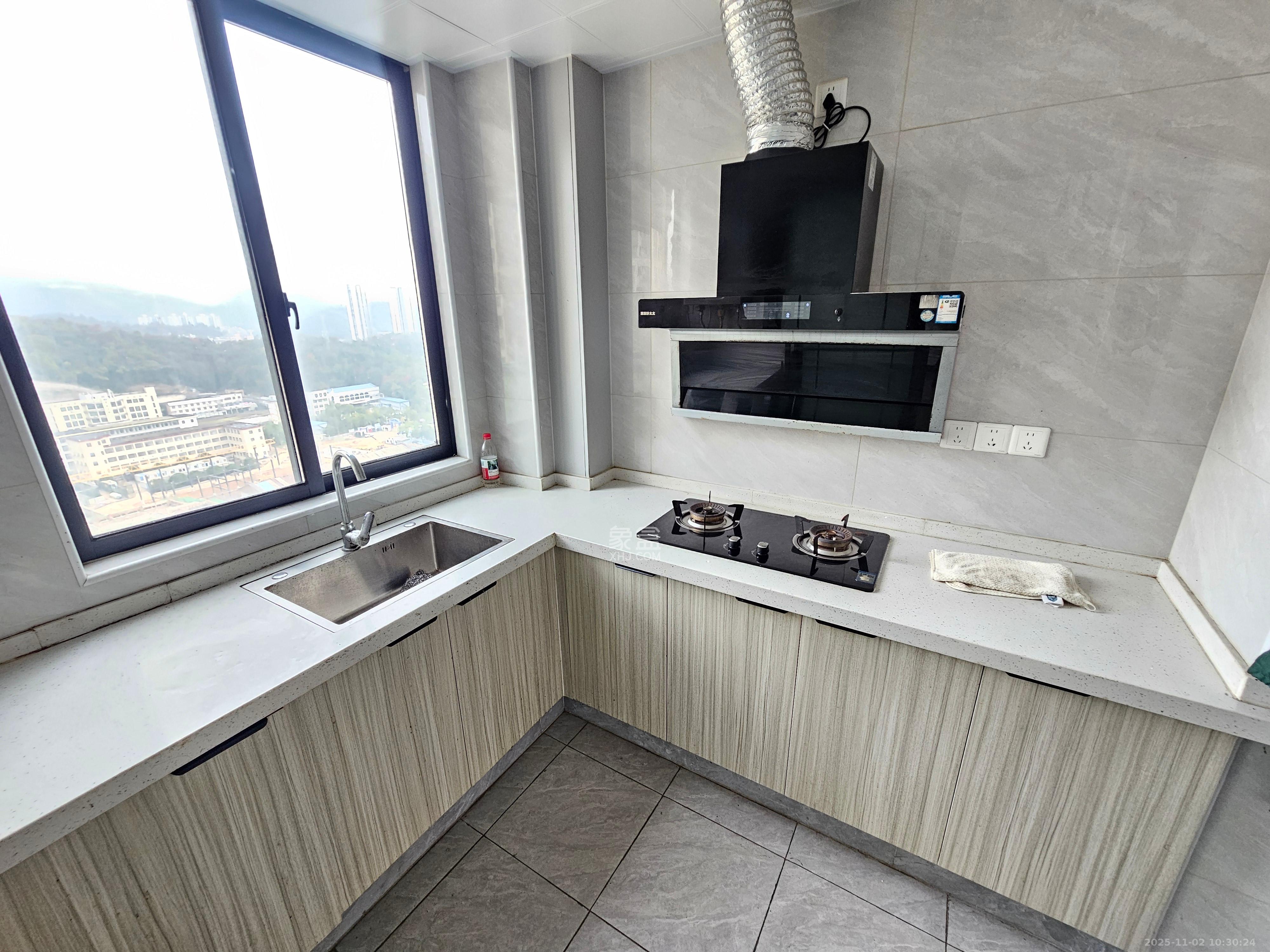 长房云公馆 3室2厅2卫 2300.0元/月 长房云公馆 3室2厅2卫 2300.0元/月室内图