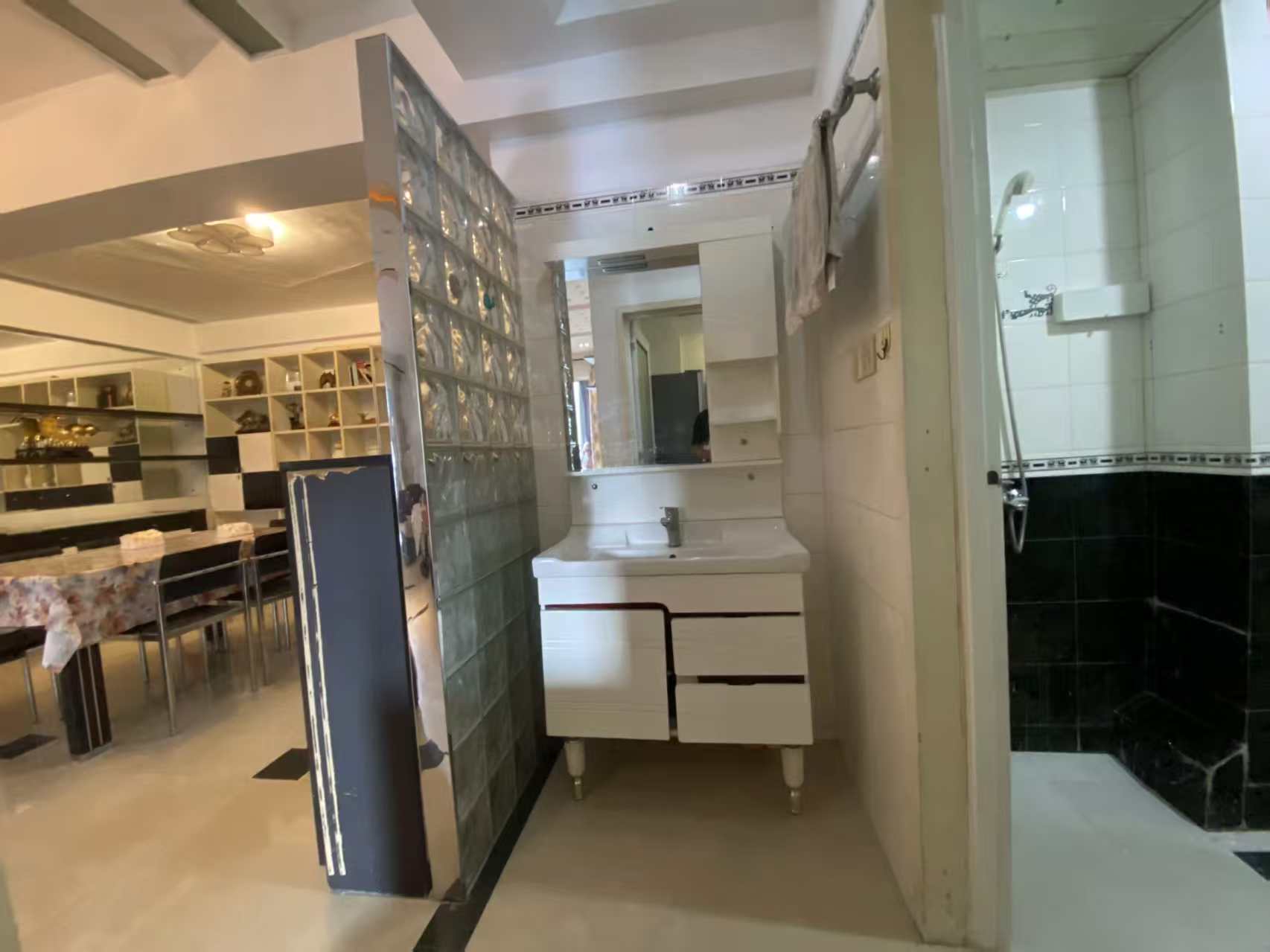 永兴阁A座  1室0厅0卫    1600.0元/月 永兴阁A座  1室0厅0卫    1600.0元/月室内图