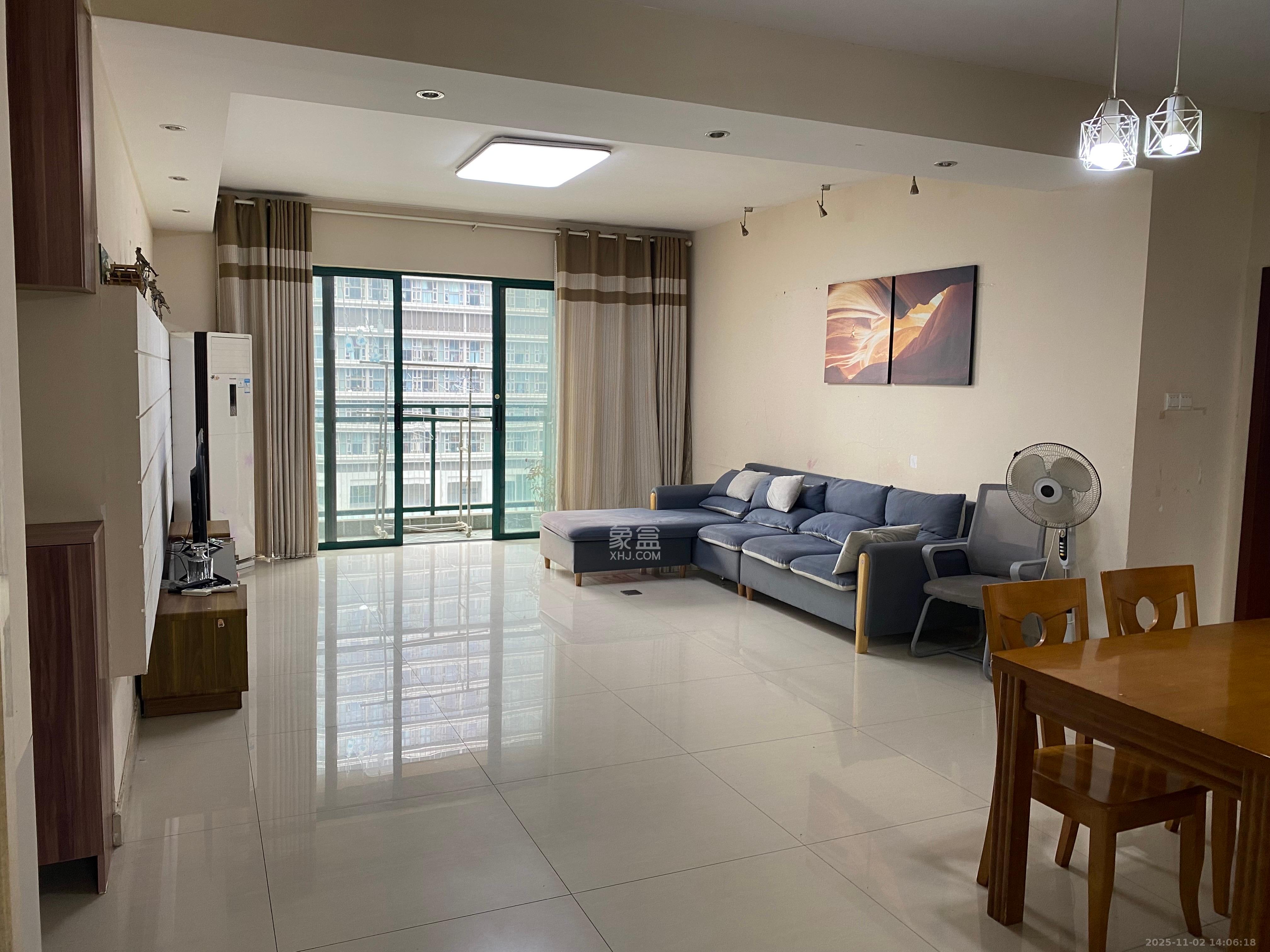 滨江金座  1室2厅1卫    3300.0元/月