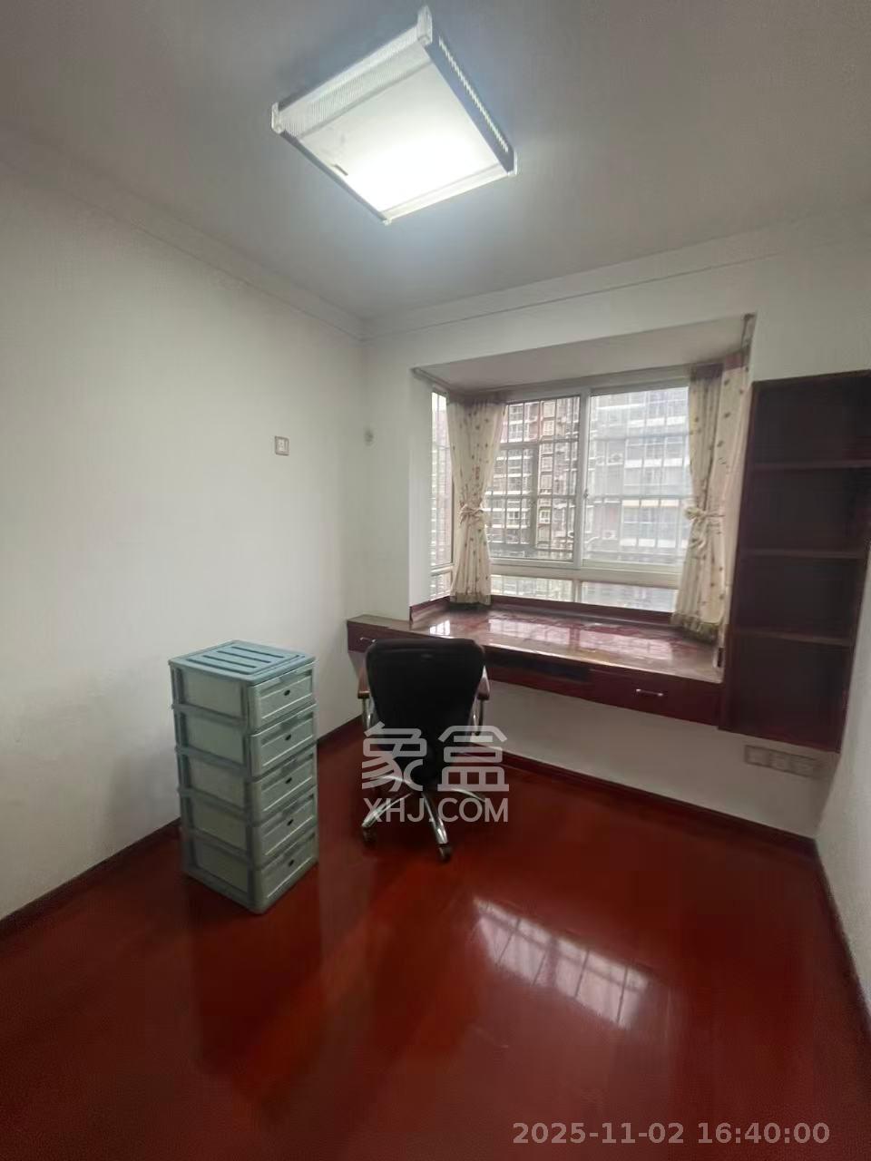 弘欣公寓  3室2厅1卫    2000.0元/月室内图