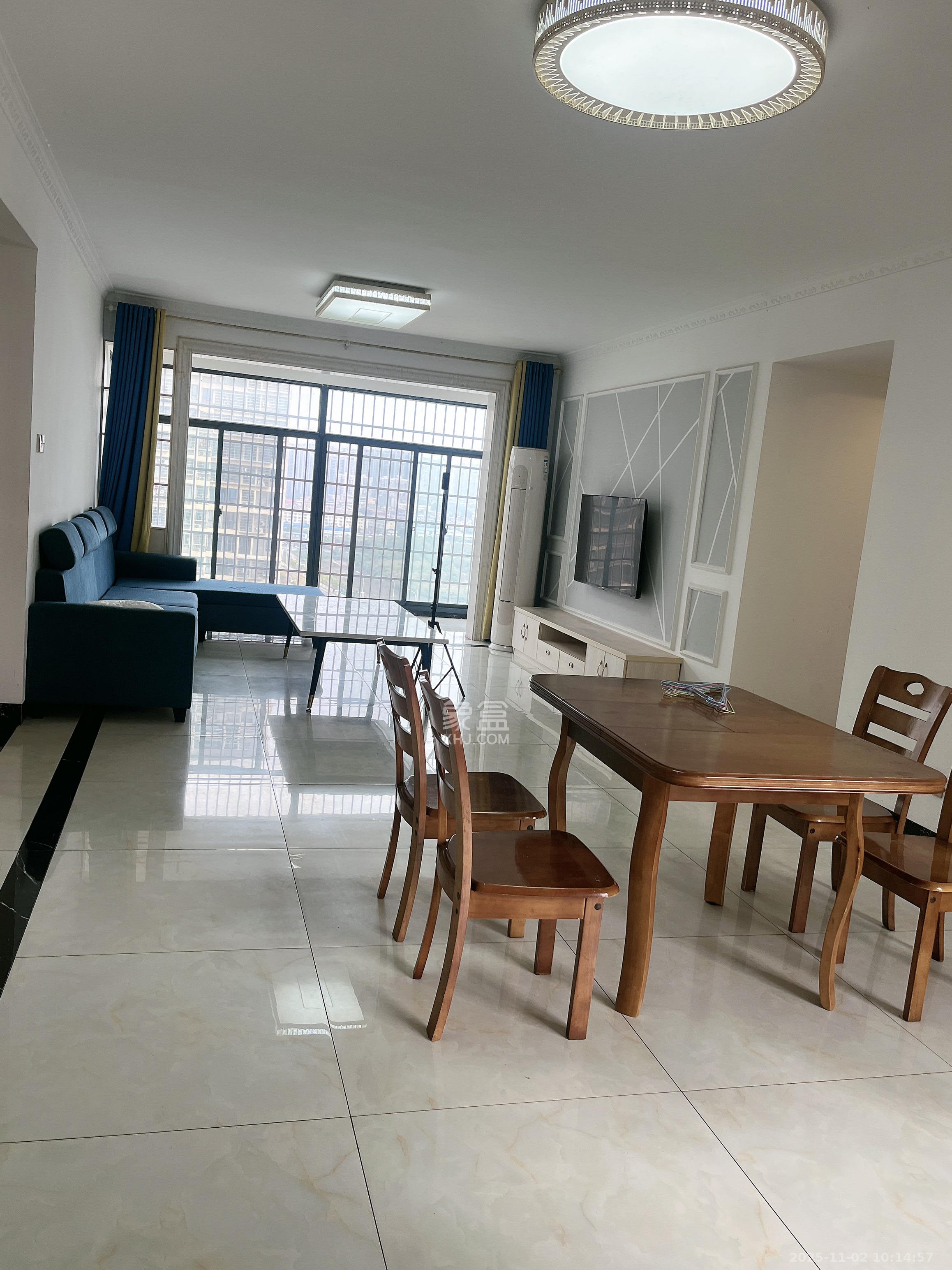 桥头家苑一期  3室2厅2卫    2000.0元/月室内图