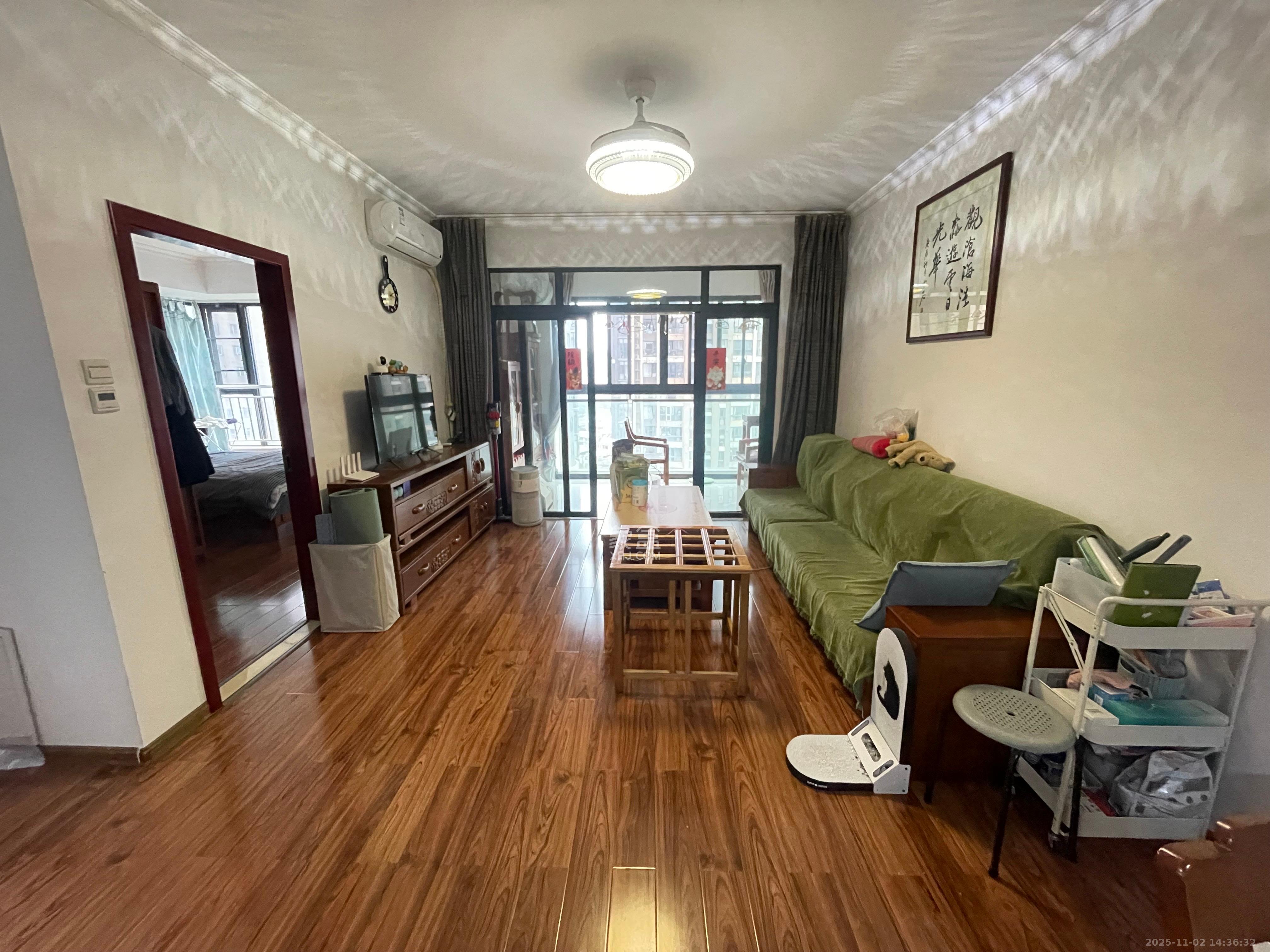 藏珑湖上国际花园  1室2厅1卫    2400.0元/月