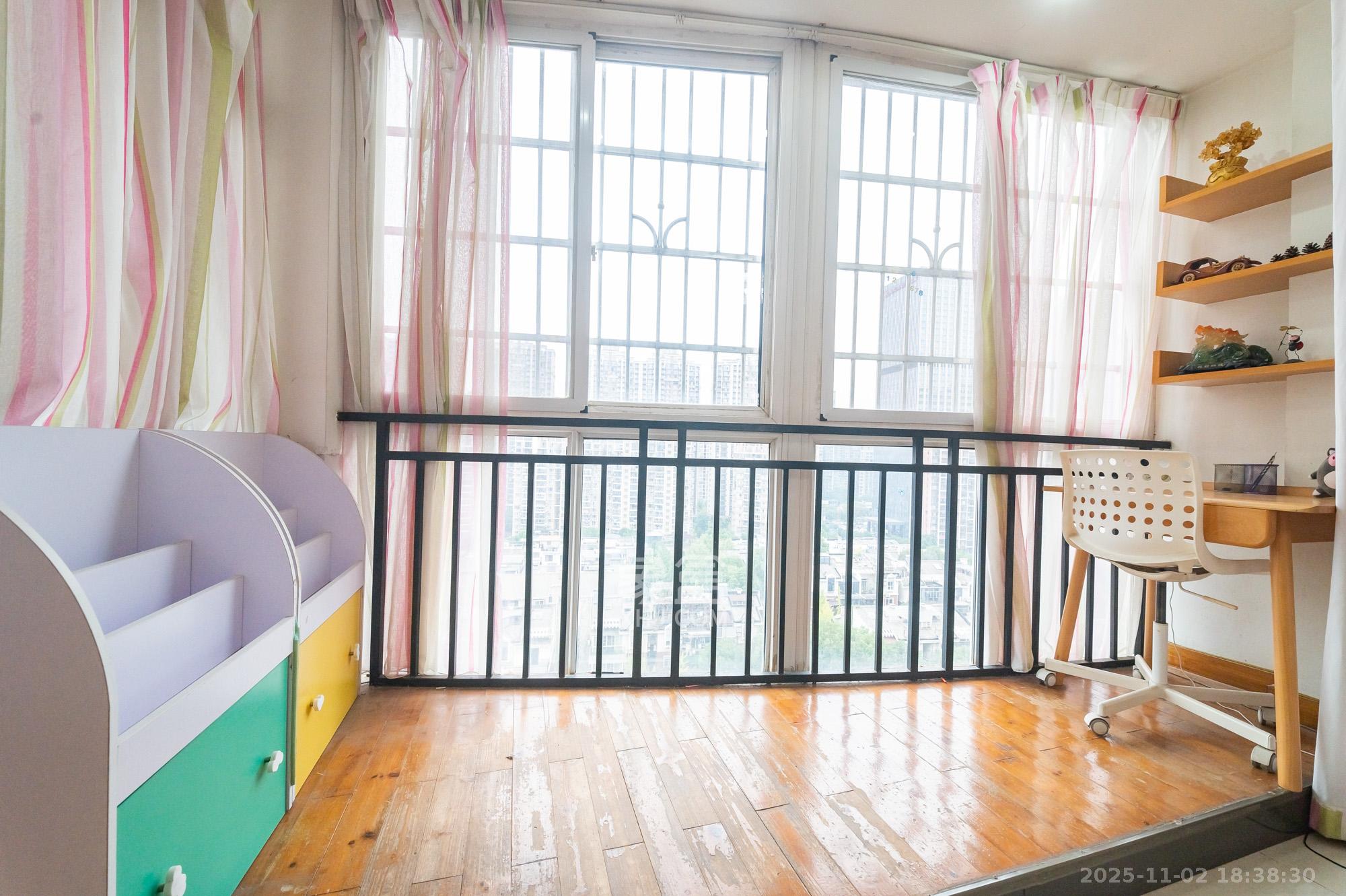 幸福洋房  3室2厅2卫    78.0万阳台