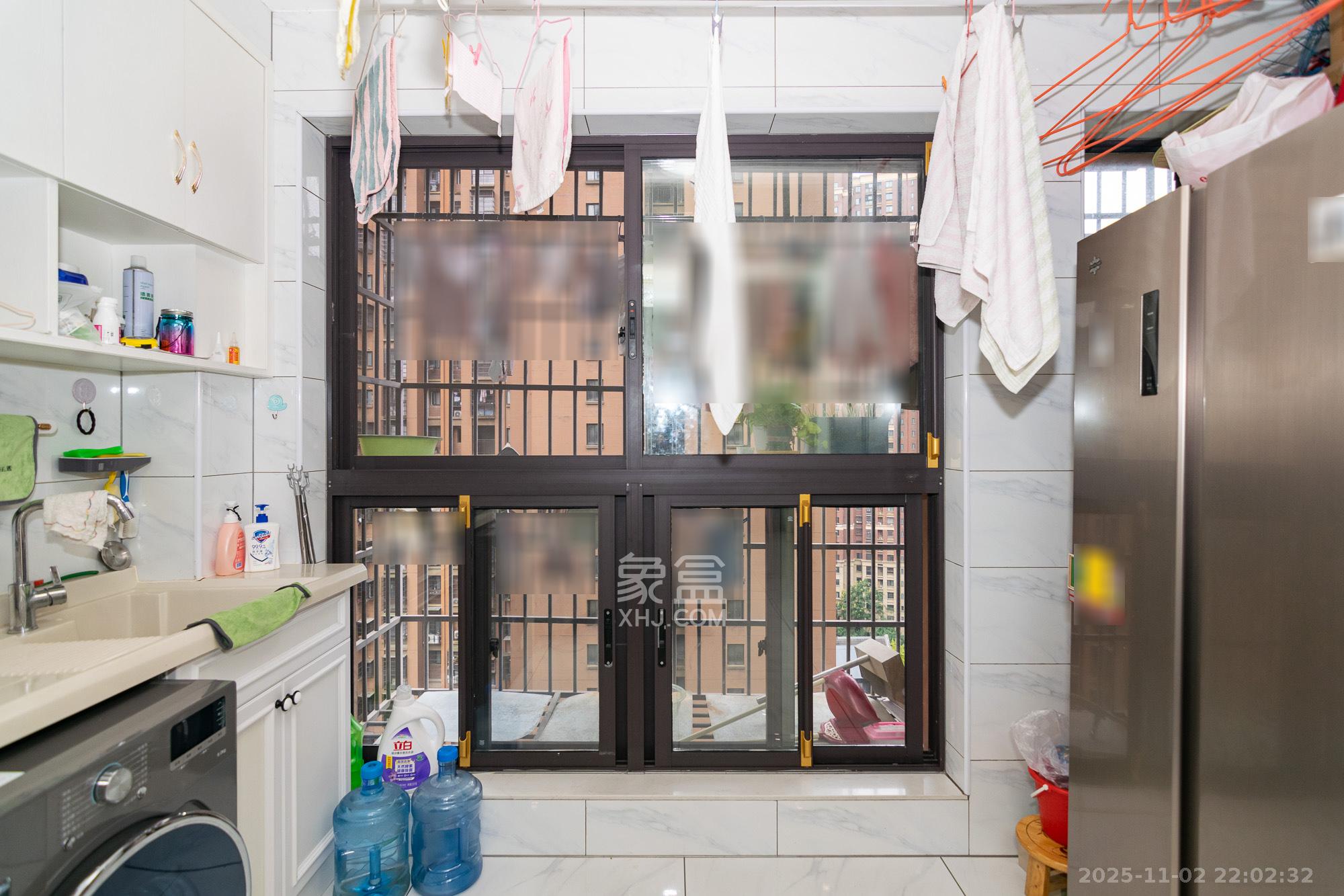 新城国际花都  3室2厅1卫    66.8万阳台