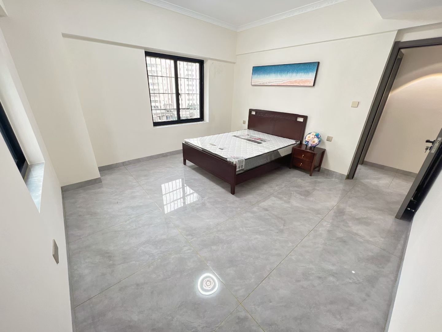 国贸大厦  3室2厅2卫    119.0万客厅