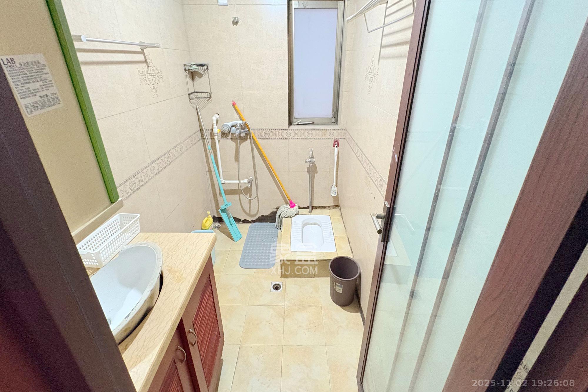 新富城  2室2厅1卫    59.0万卫生间