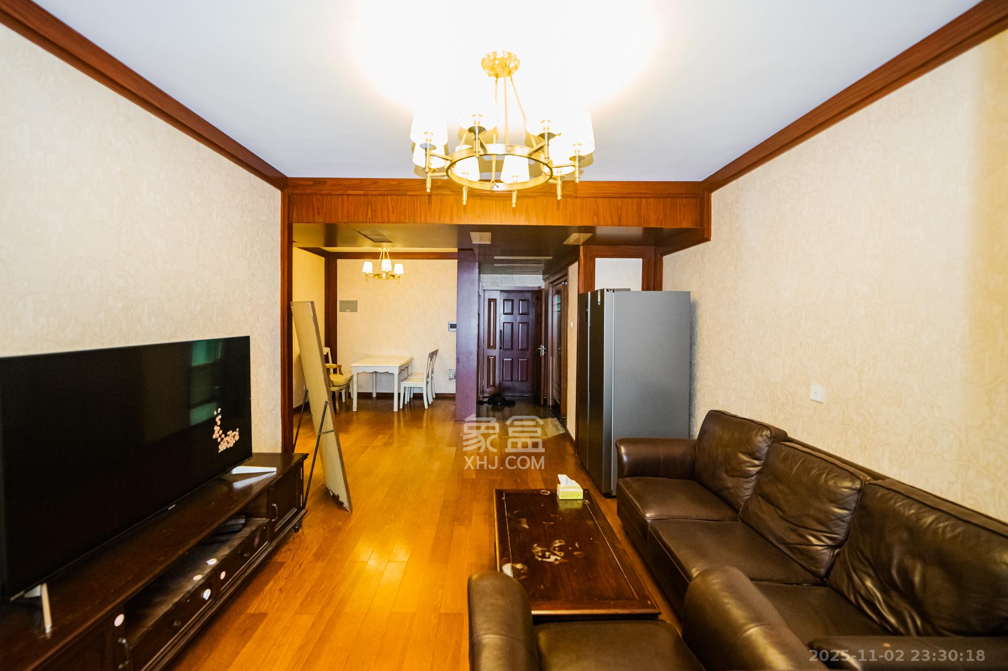 万国城（当代满庭春MOMA）二期  2室2厅1卫    75.0万客厅