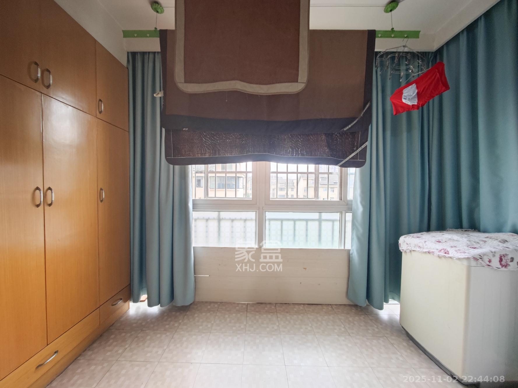 鄱阳小区  2室2厅1卫    41.8万阳台