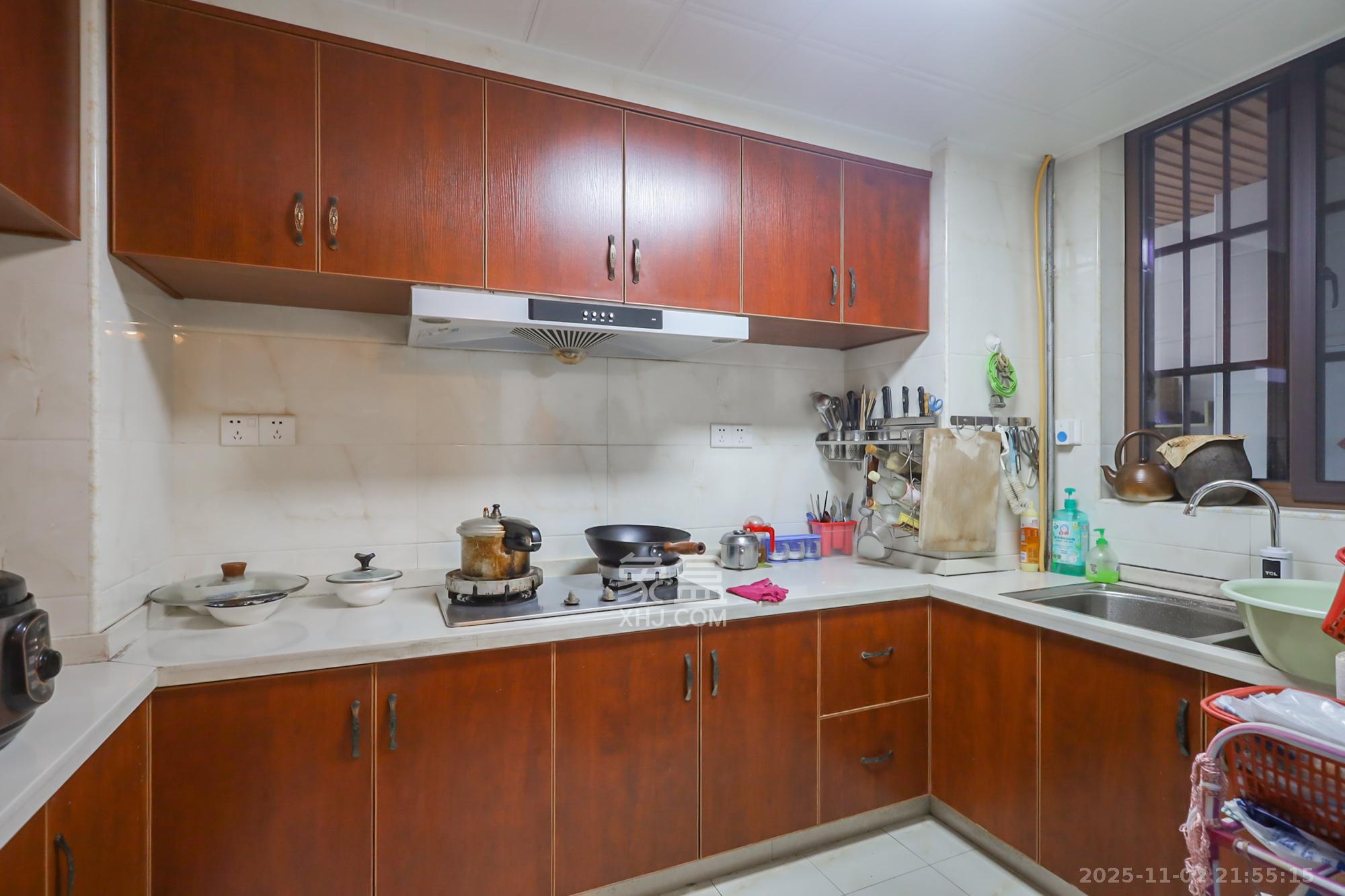 世茂铂翠湾二期  4室2厅2卫    218.0万厨房