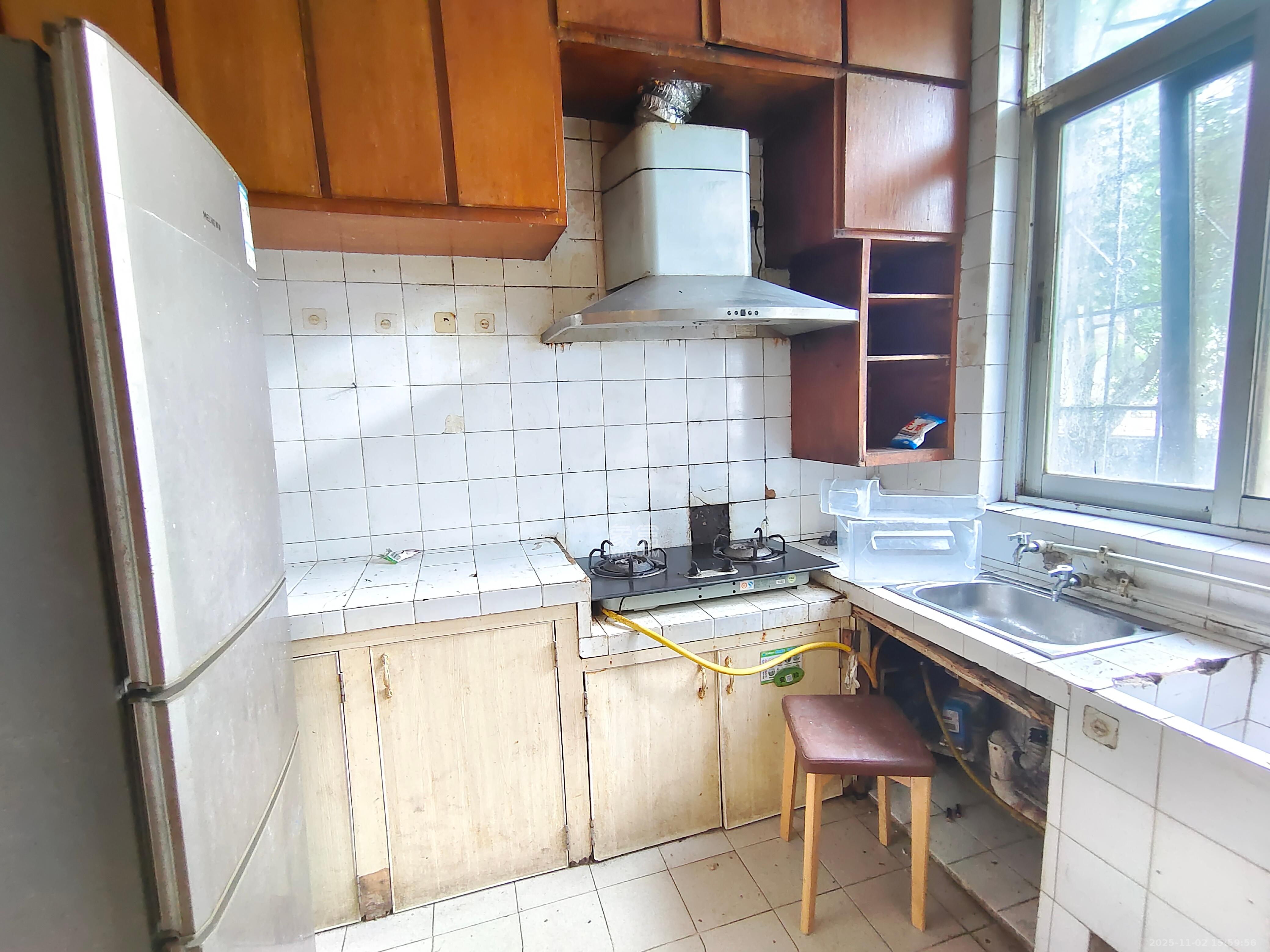 魏家坡机关小区  4室2厅1卫    2500.0元/月室内图