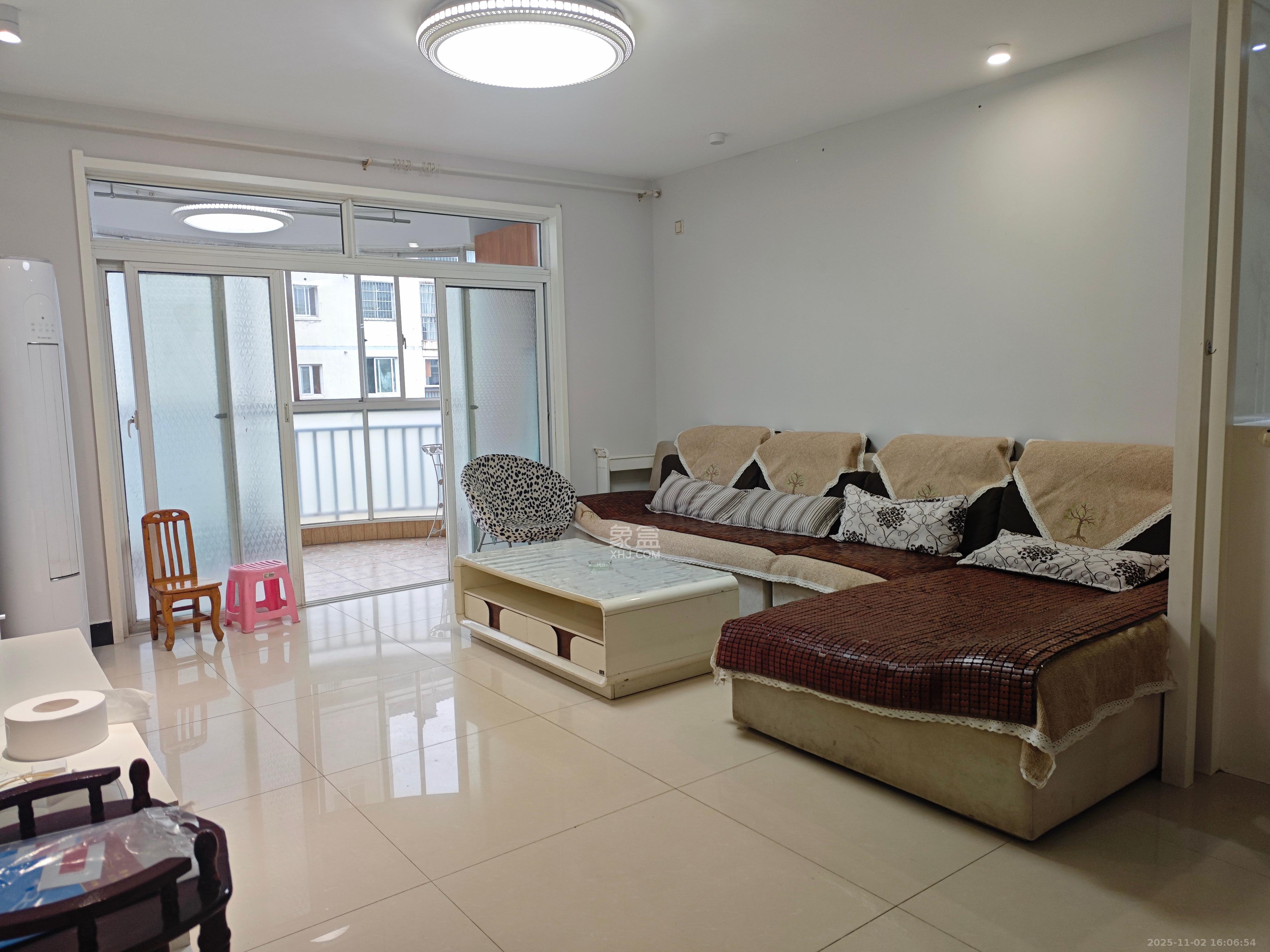 东方名都百草园  3室2厅2卫    2600.0元/月