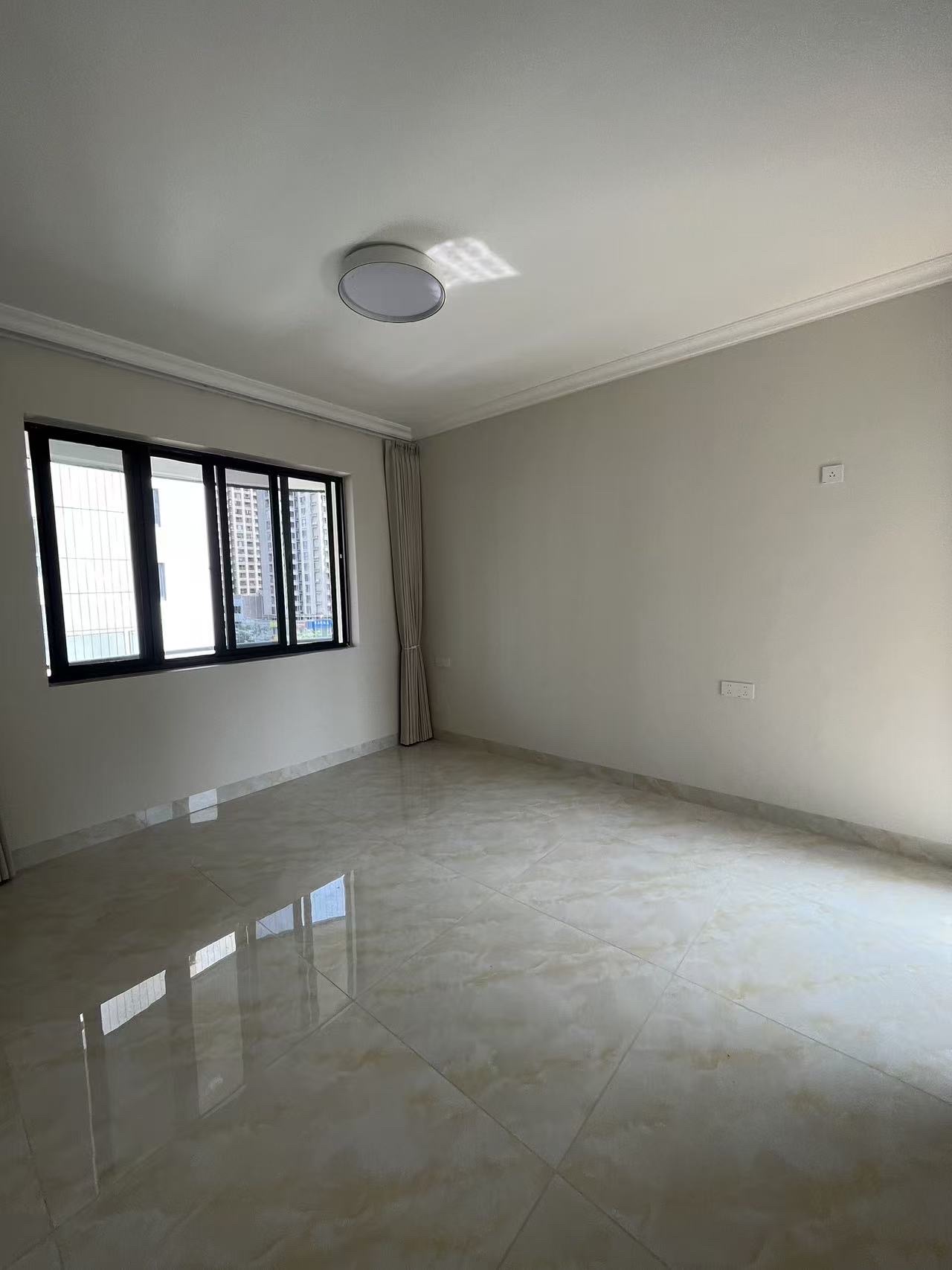 绿地海长流一期 3室2厅2卫 158.0万 绿地海长流一期 3室2厅2卫 158.0万客厅