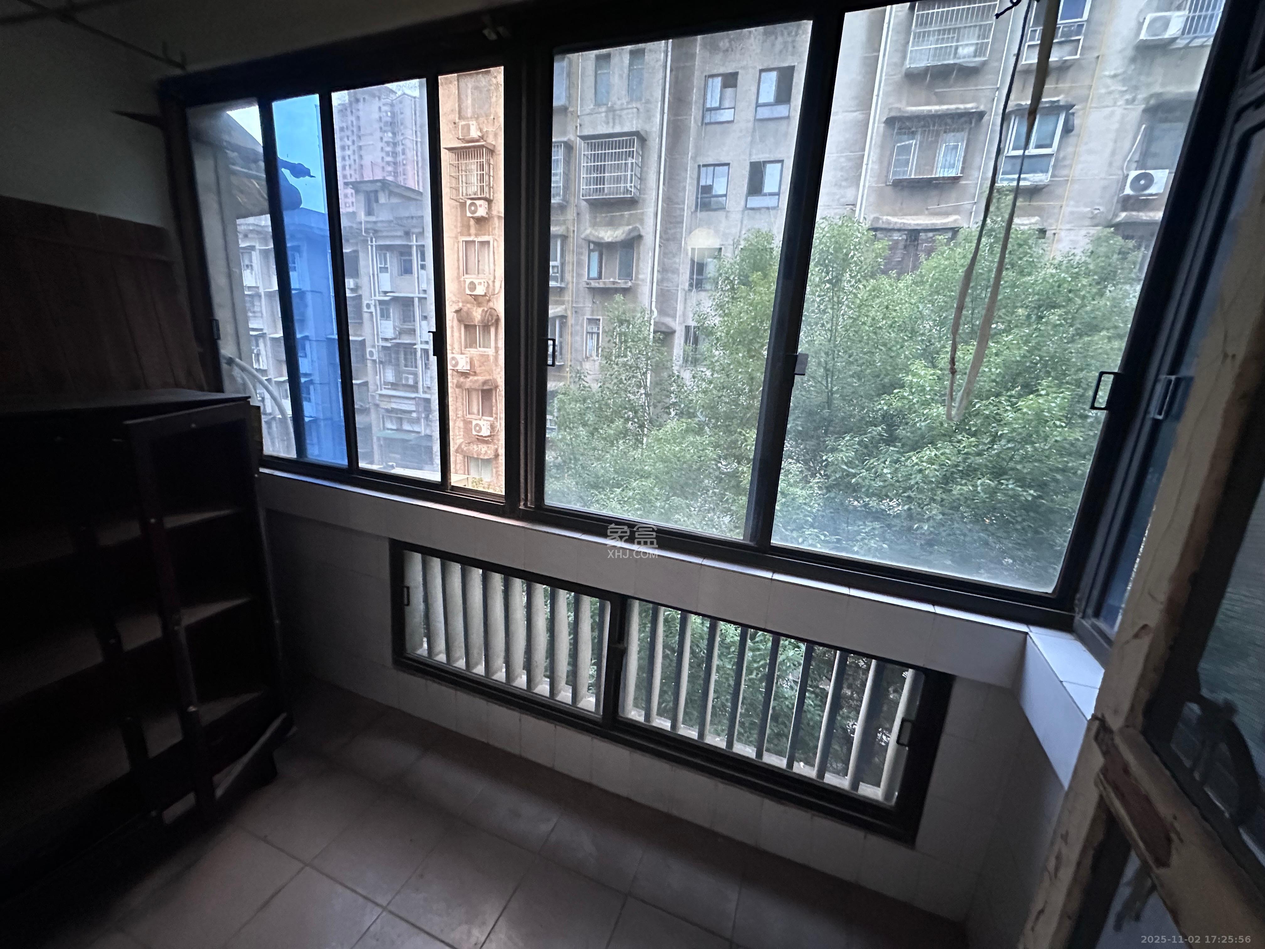 便河边散盘  3室2厅2卫    2500.0元/月室内图