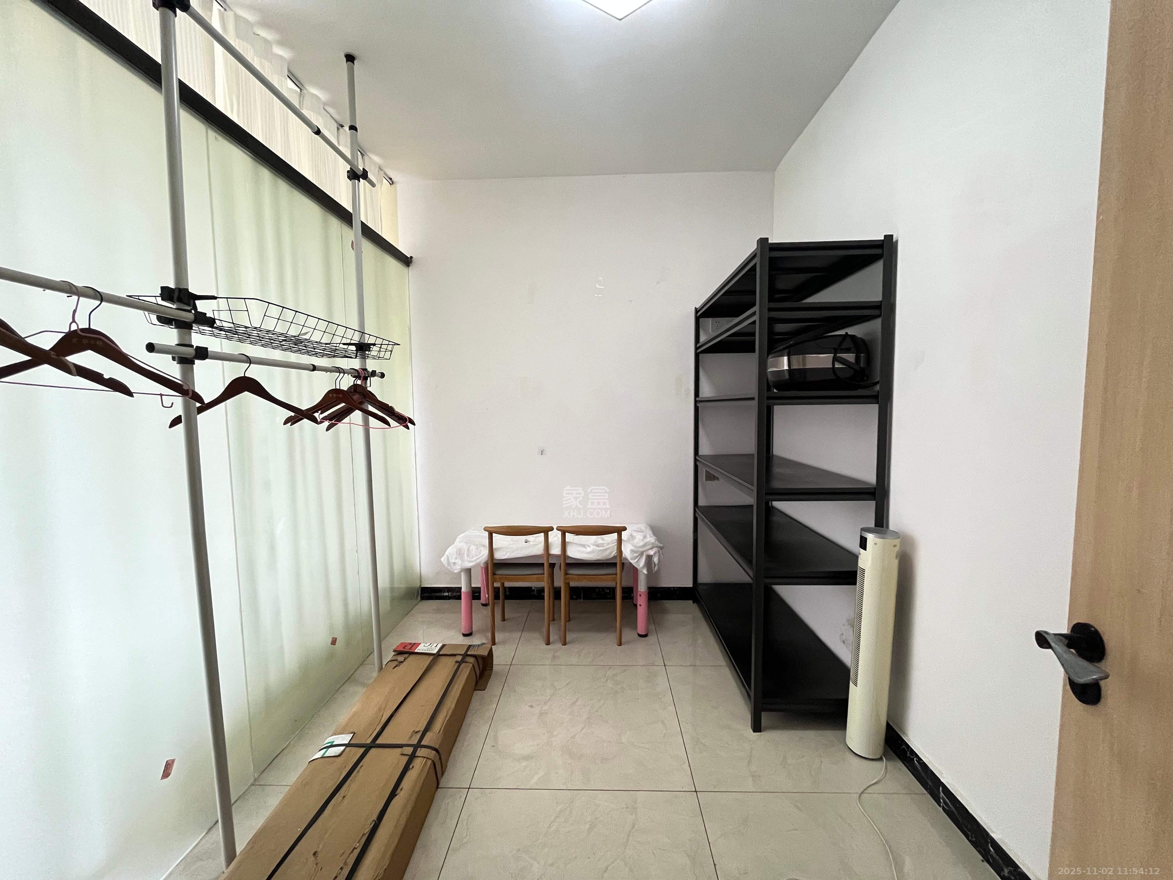 阳光100三期  2室2厅1卫    1900.0元/月室内图