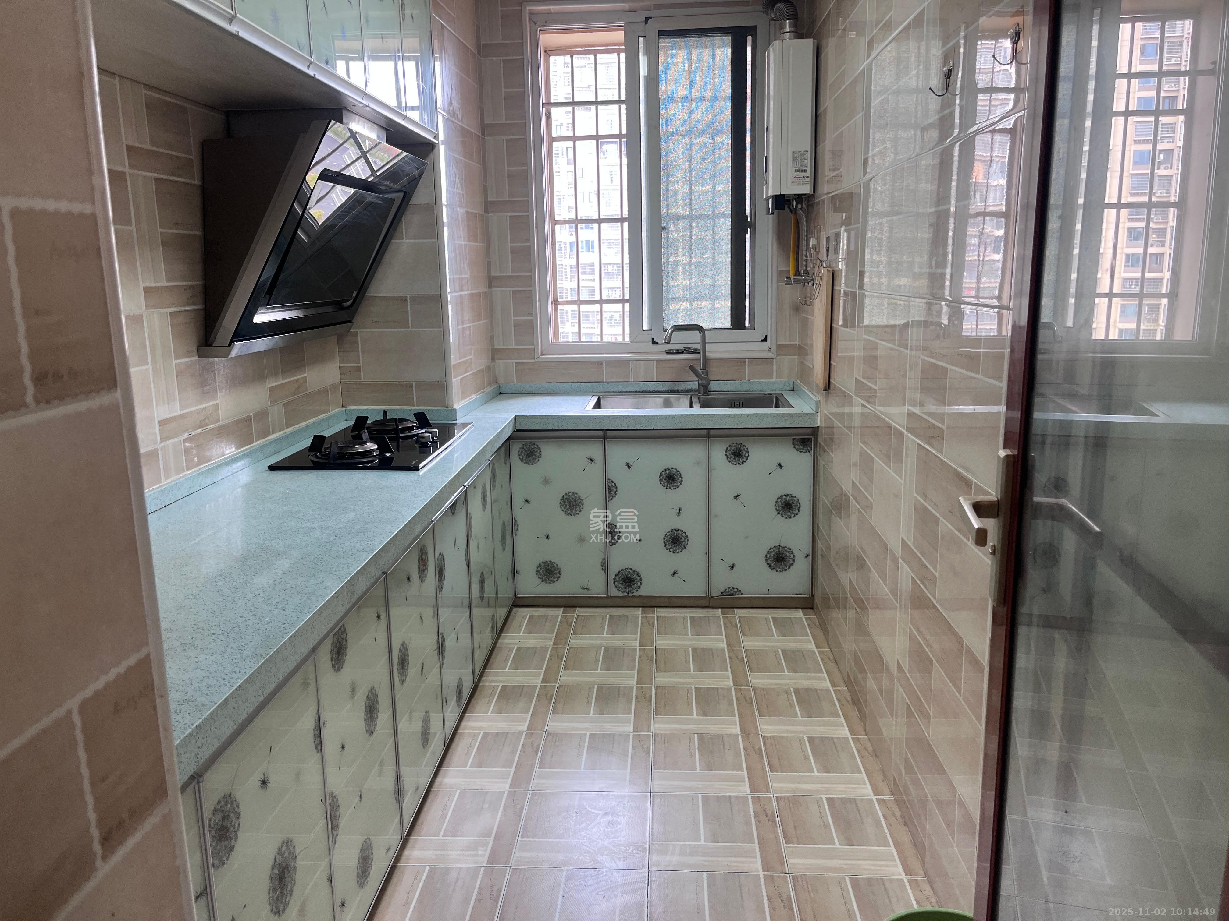 桥头家苑一期  3室2厅2卫    2000.0元/月室内图