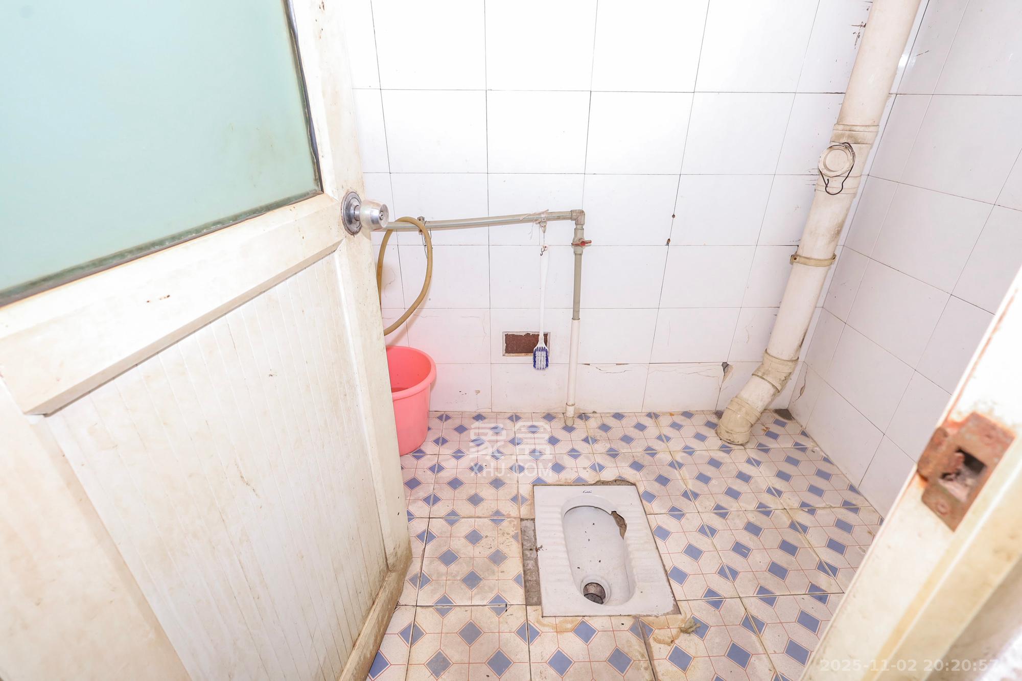 好家园  2室1厅1卫    30.0万卫生间