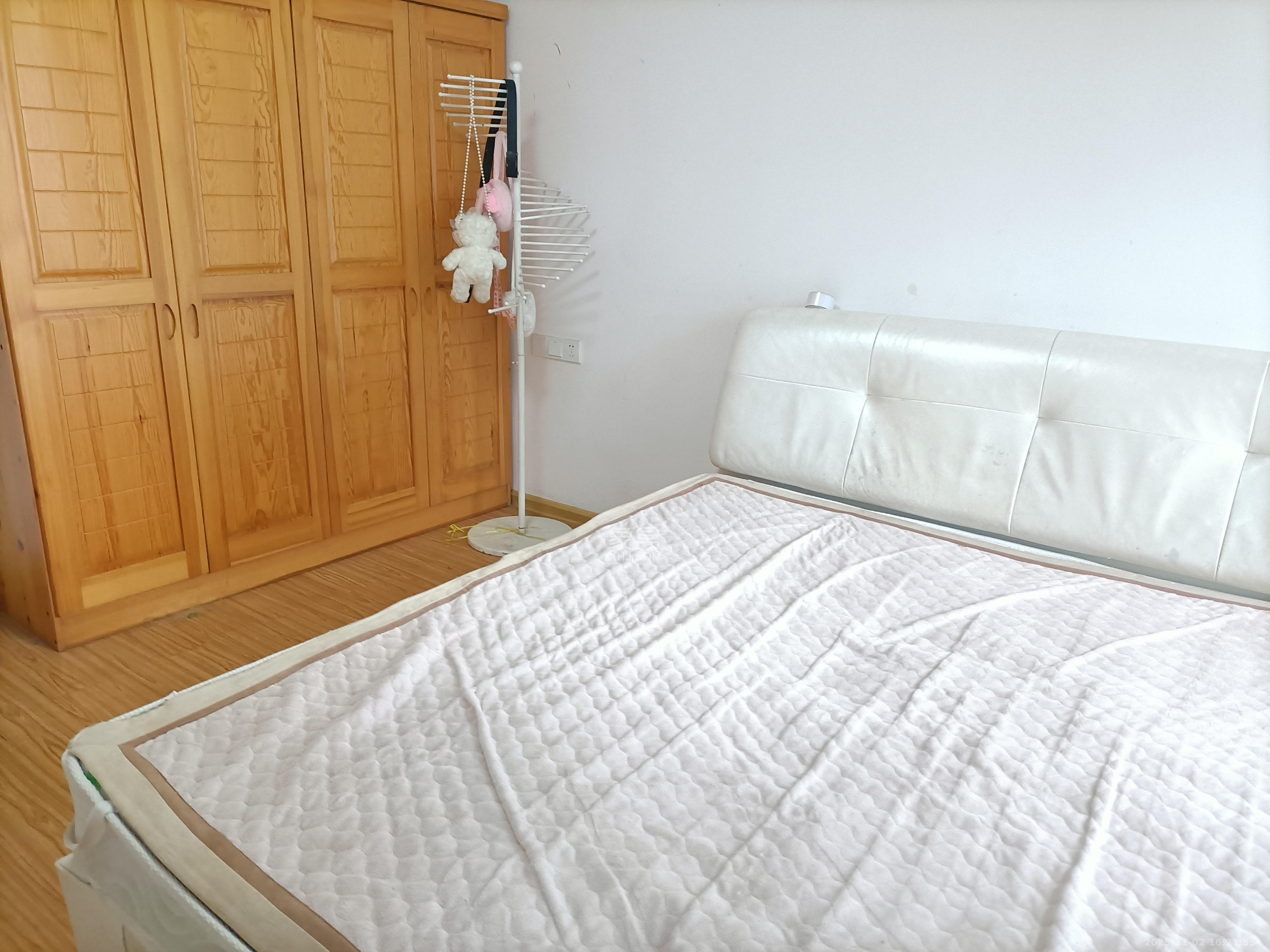 绿地中央广场 2室1厅1卫 2100.0元/月 绿地中央广场 2室1厅1卫 2100.0元/月室内图