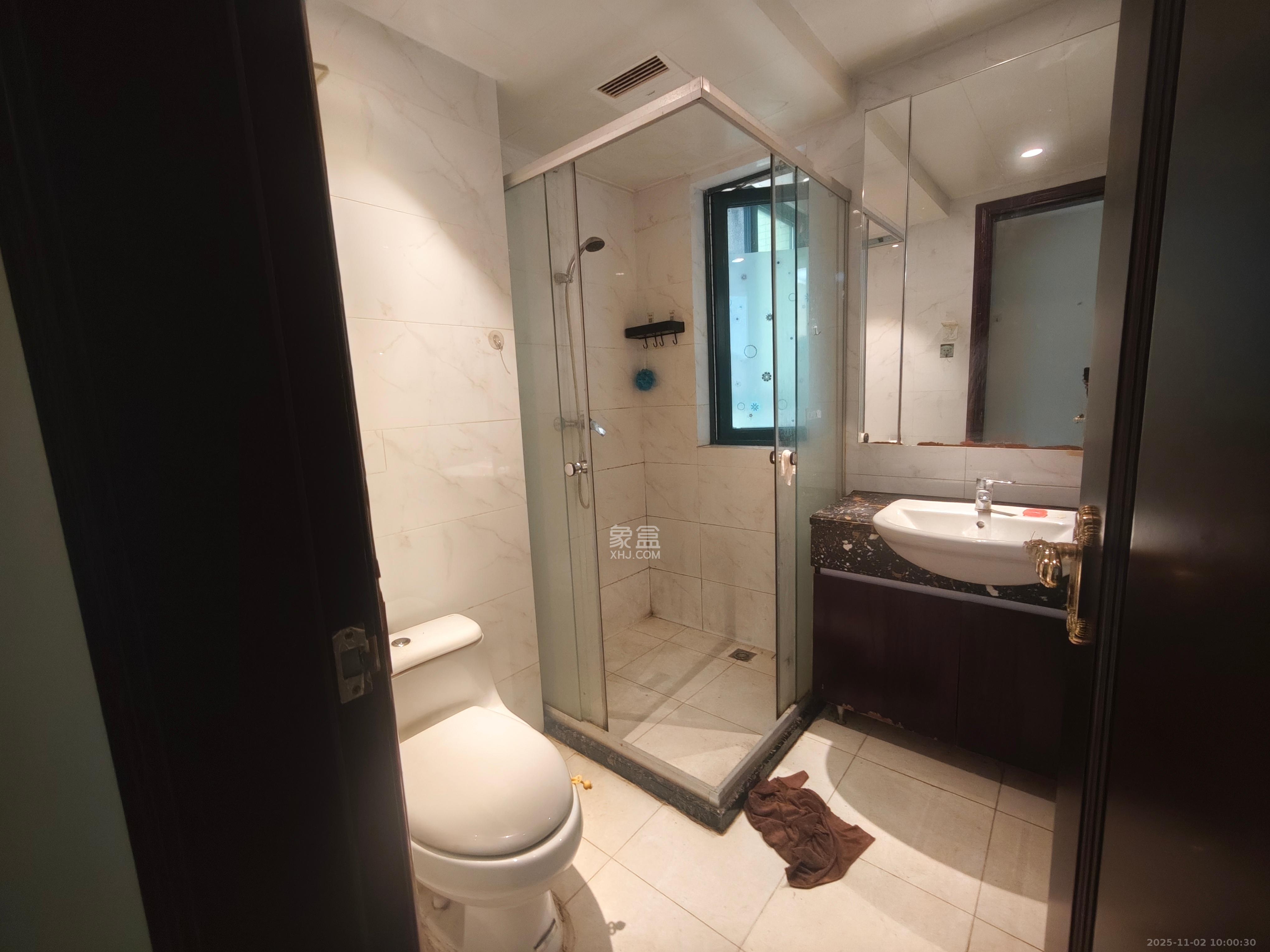 恒大翡翠华庭 3室2厅1卫 2200.0元/月 恒大翡翠华庭 3室2厅1卫 2200.0元/月室内图