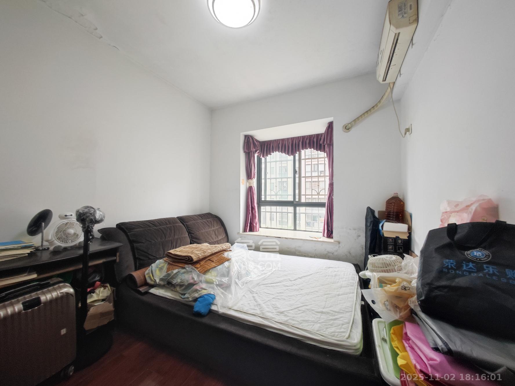 世纪桃花苑  2室2厅1卫    55.0万卧室