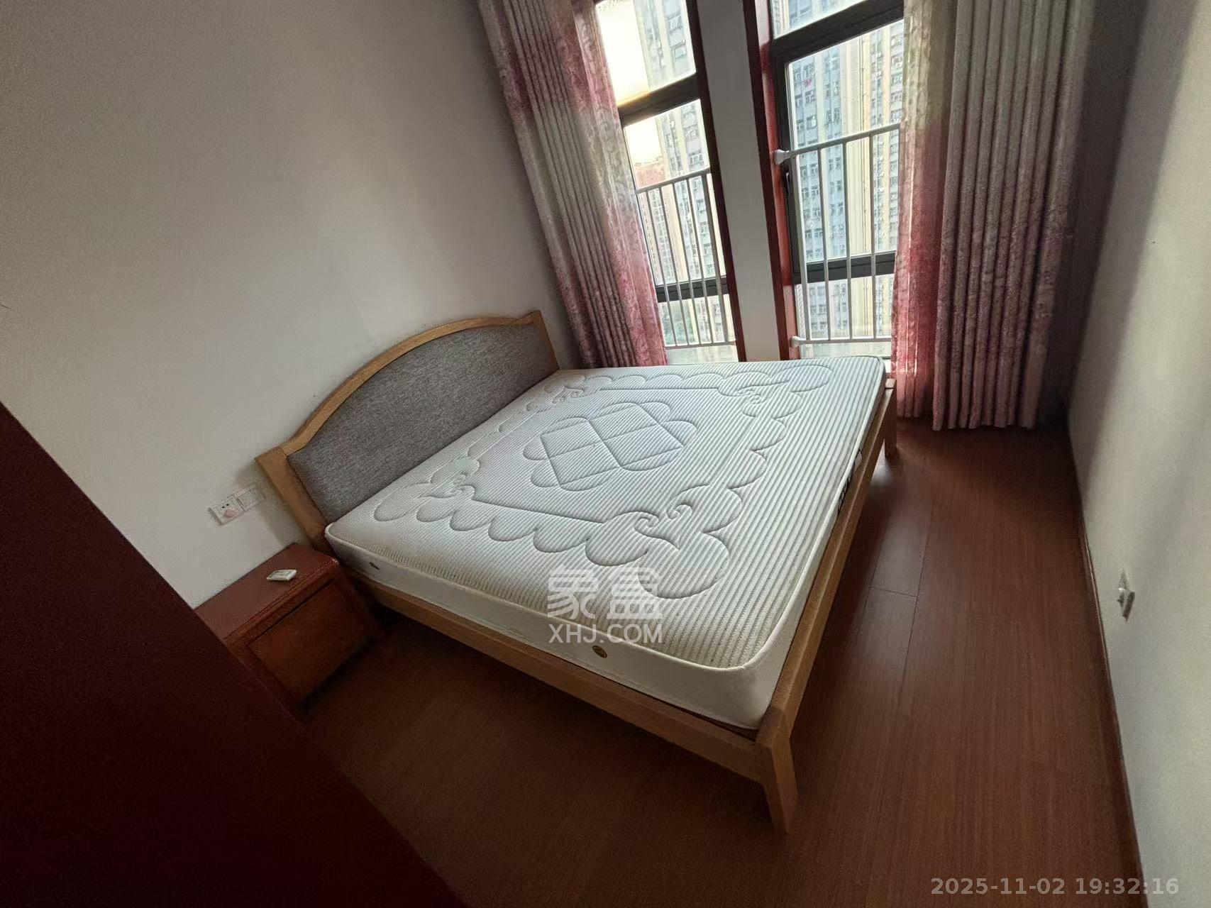 中房瑞致国际  3室2厅2卫    2800.0元/月室内图