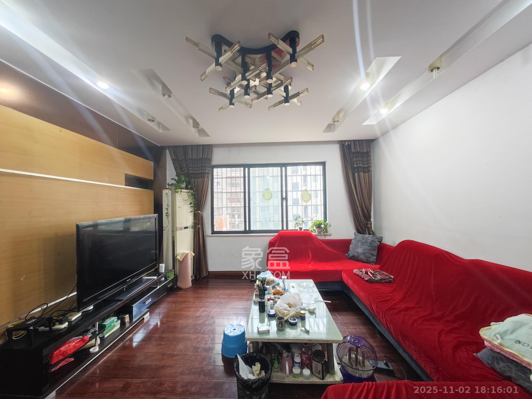 世纪桃花苑  2室2厅1卫    55.0万客厅