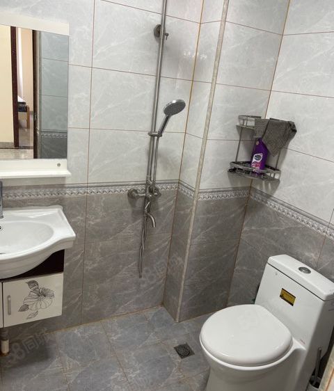 瑞丰公寓  3室2厅2卫    146.0万 瑞丰公寓  3室2厅2卫    146.0万客厅