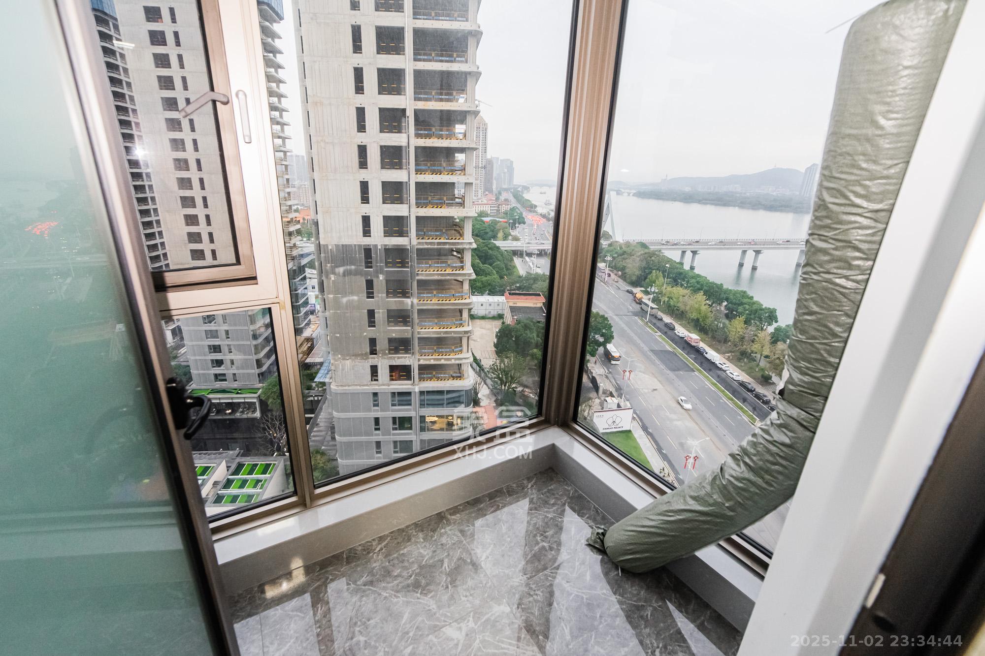 北辰瀚江府 3室2厅2卫 275.0万 北辰瀚江府 3室2厅2卫 275.0万阳台