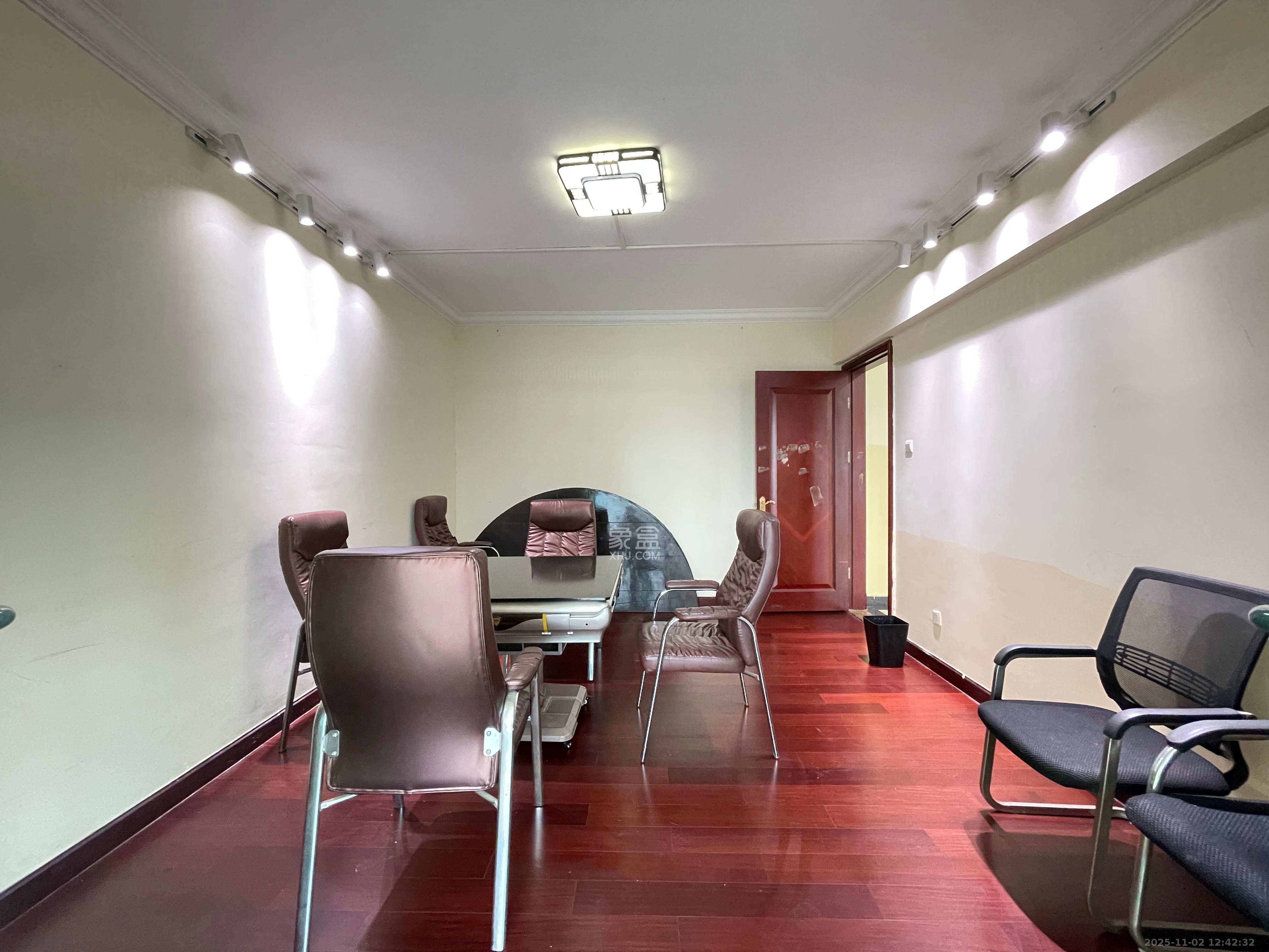 恒大名都  4室2厅4卫    3800.0元/月室内图