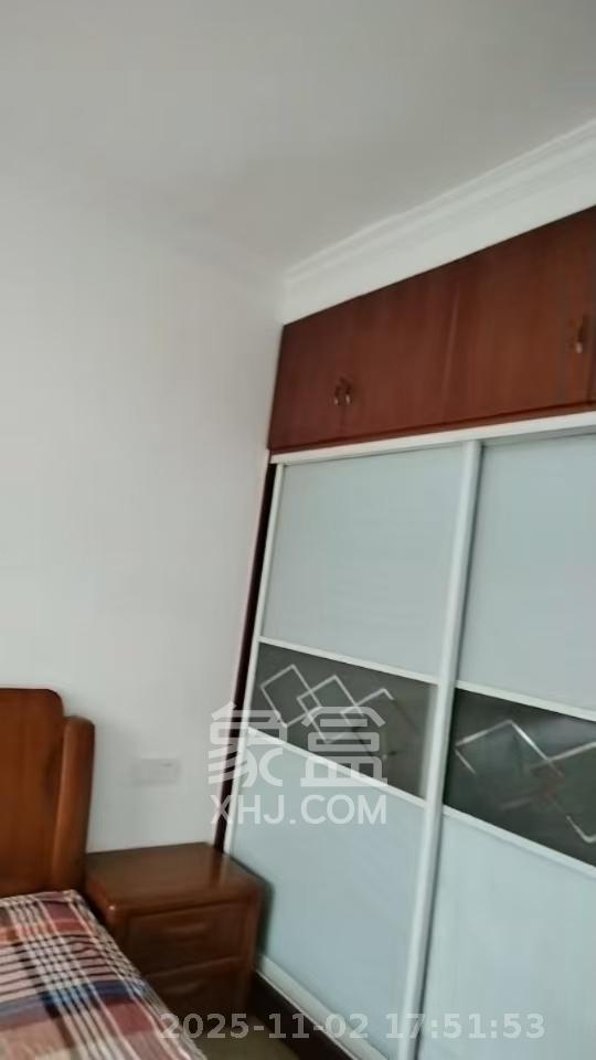 黄鹤小区1片  1室1厅1卫    1100.0元/月 黄鹤小区1片  1室1厅1卫    1100.0元/月室内图