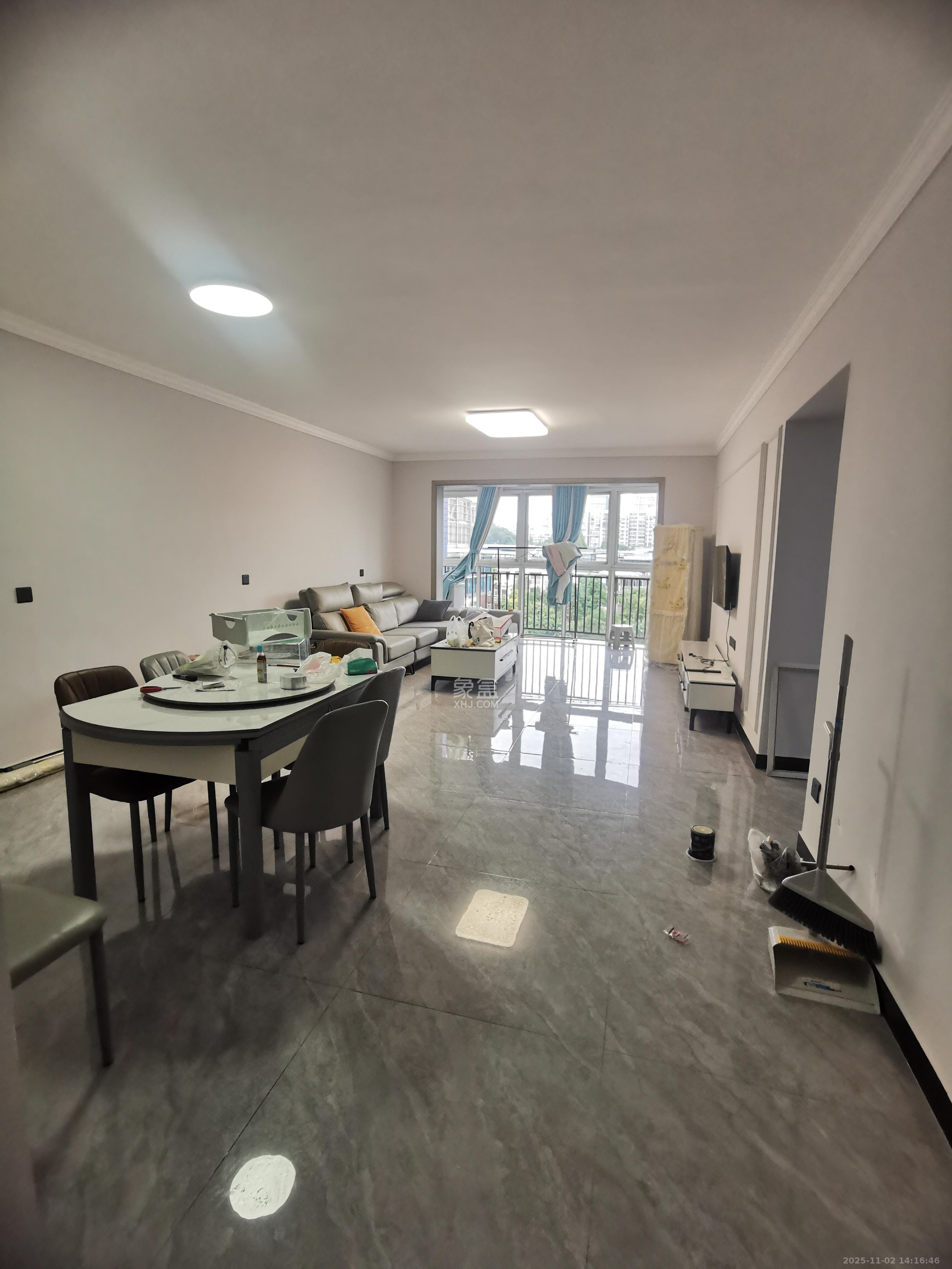 麓谷E家人 1室2厅1卫 2800.0元/月 麓谷E家人 1室2厅1卫 2800.0元/月室内图