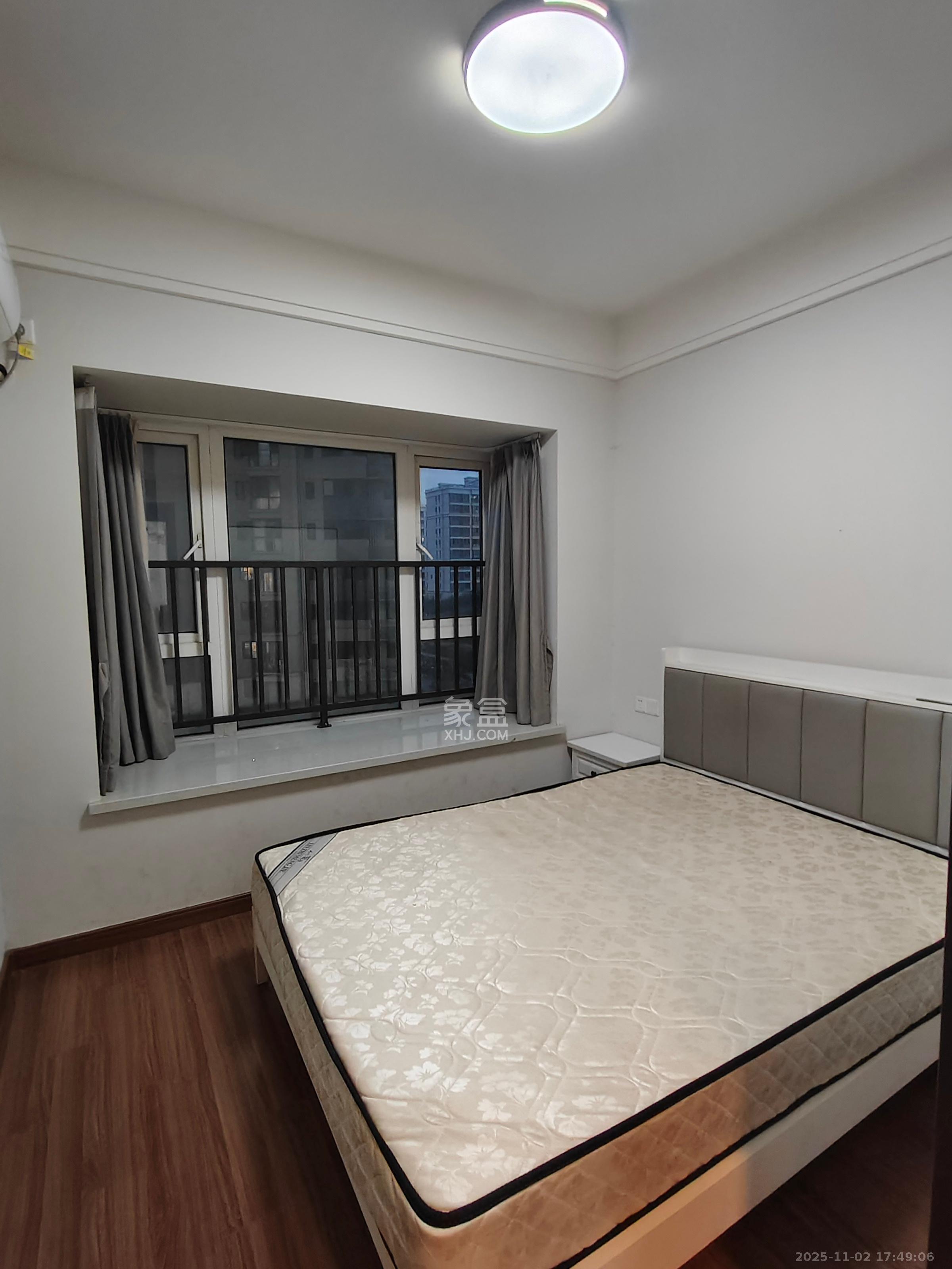 保利香槟国际  3室2厅1卫    2300.0元/月室内图