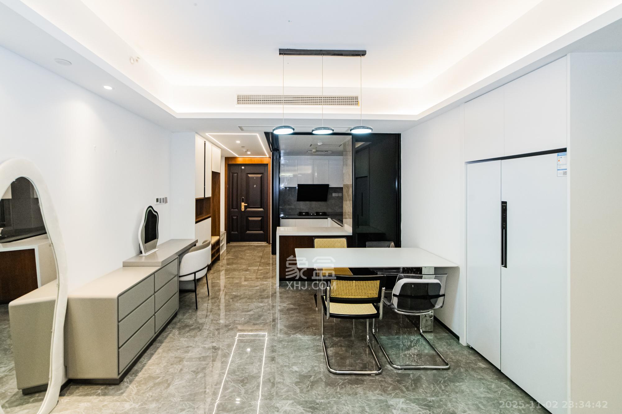 北辰瀚江府 3室2厅2卫 275.0万 北辰瀚江府 3室2厅2卫 275.0万客厅