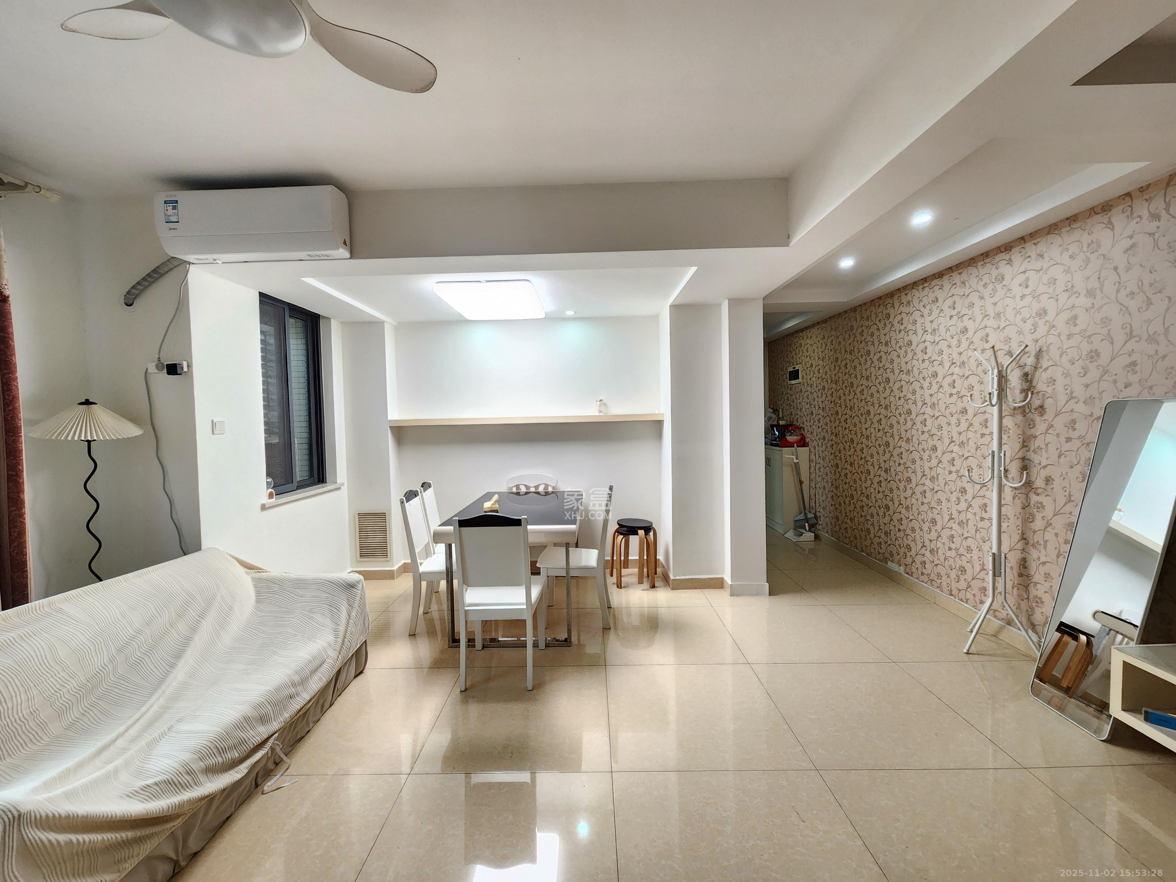 麓江春  2室2厅1卫    2500.0元/月室内图