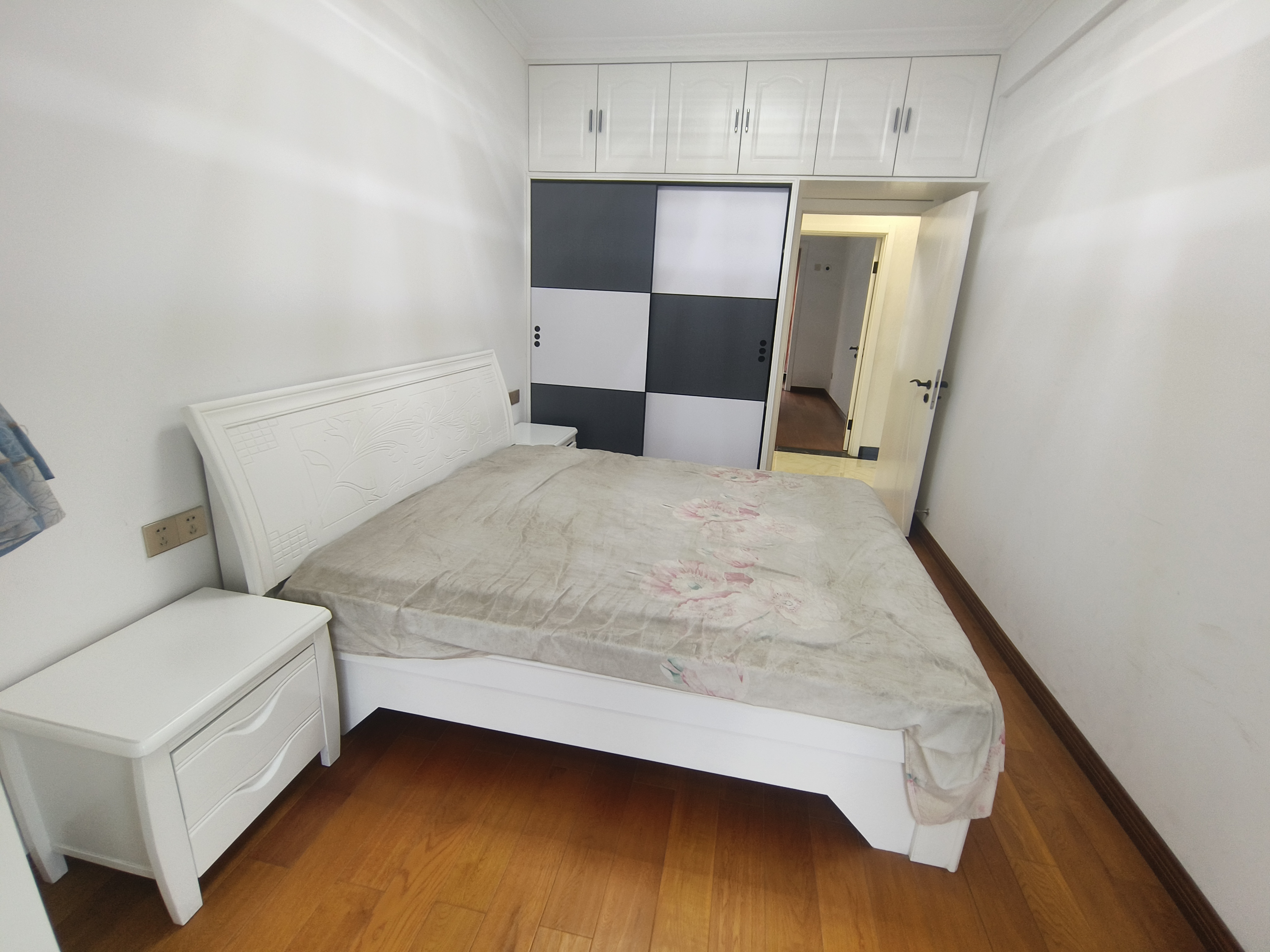 南苑上和一期  4室2厅2卫    95.0万客厅