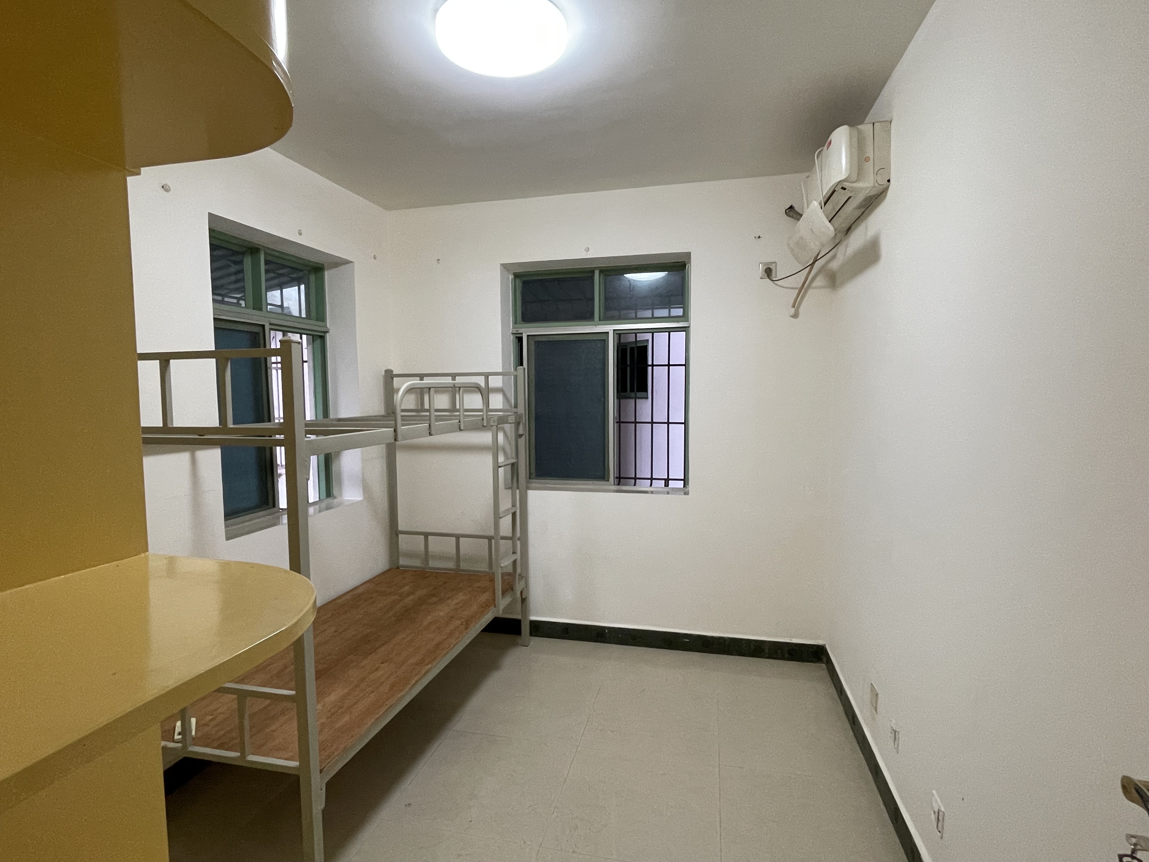 置地花园 4室2厅2卫 3300.0元/月 置地花园 4室2厅2卫 3300.0元/月室内图