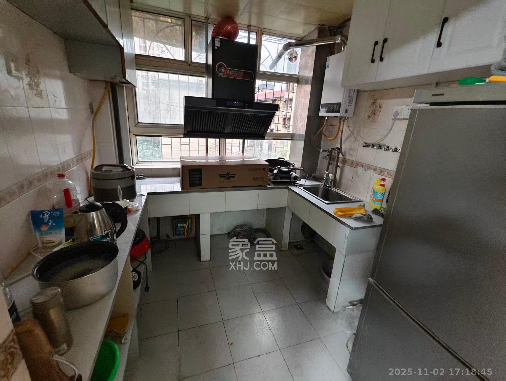 韭菜园商住楼  2室2厅2卫    2600.0元/月室内图