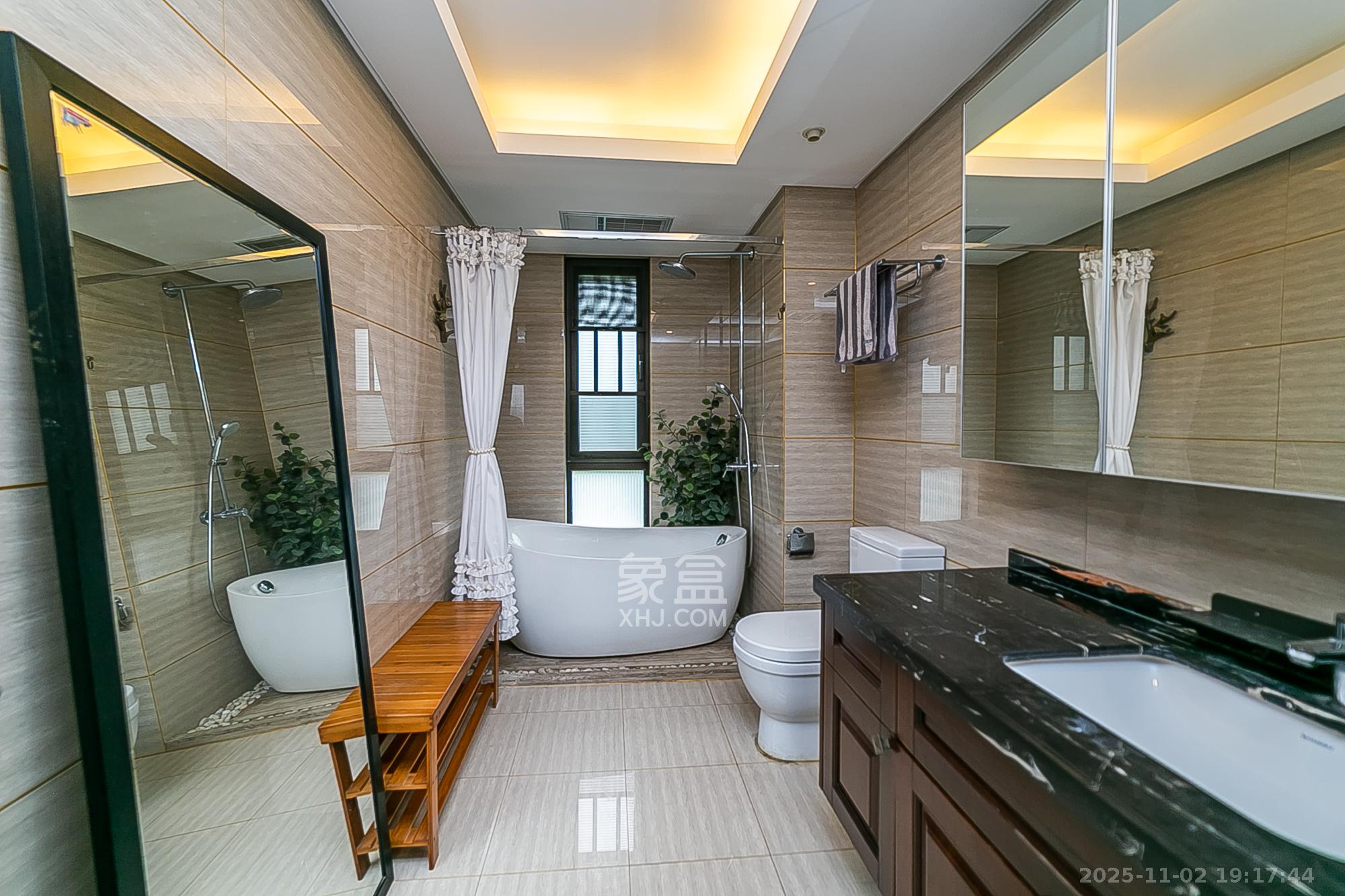 万科紫台  4室2厅2卫    280.0万卫生间