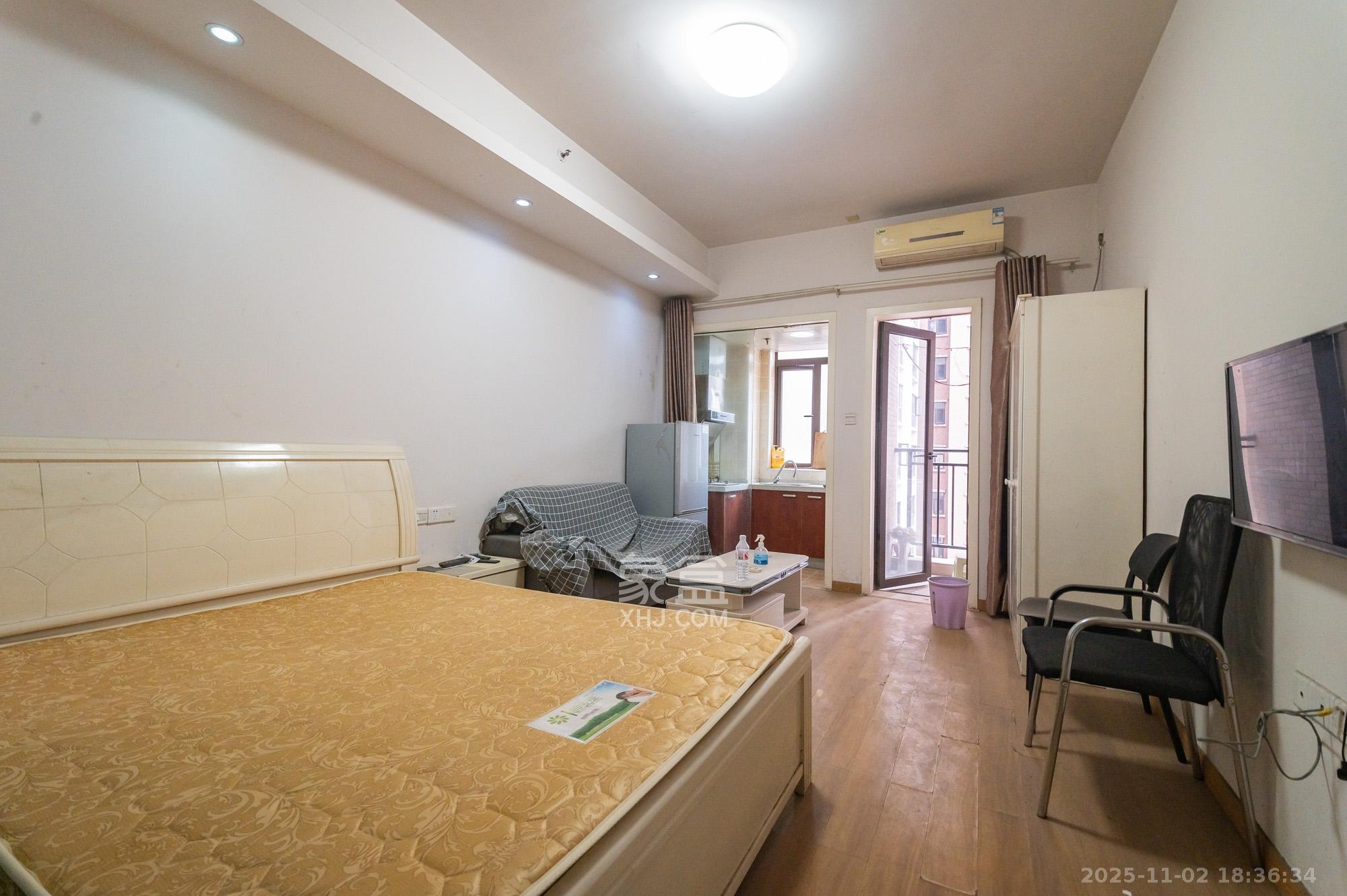 水岸世景 1室1厅1卫 16.0万 水岸世景 1室1厅1卫 16.0万客厅