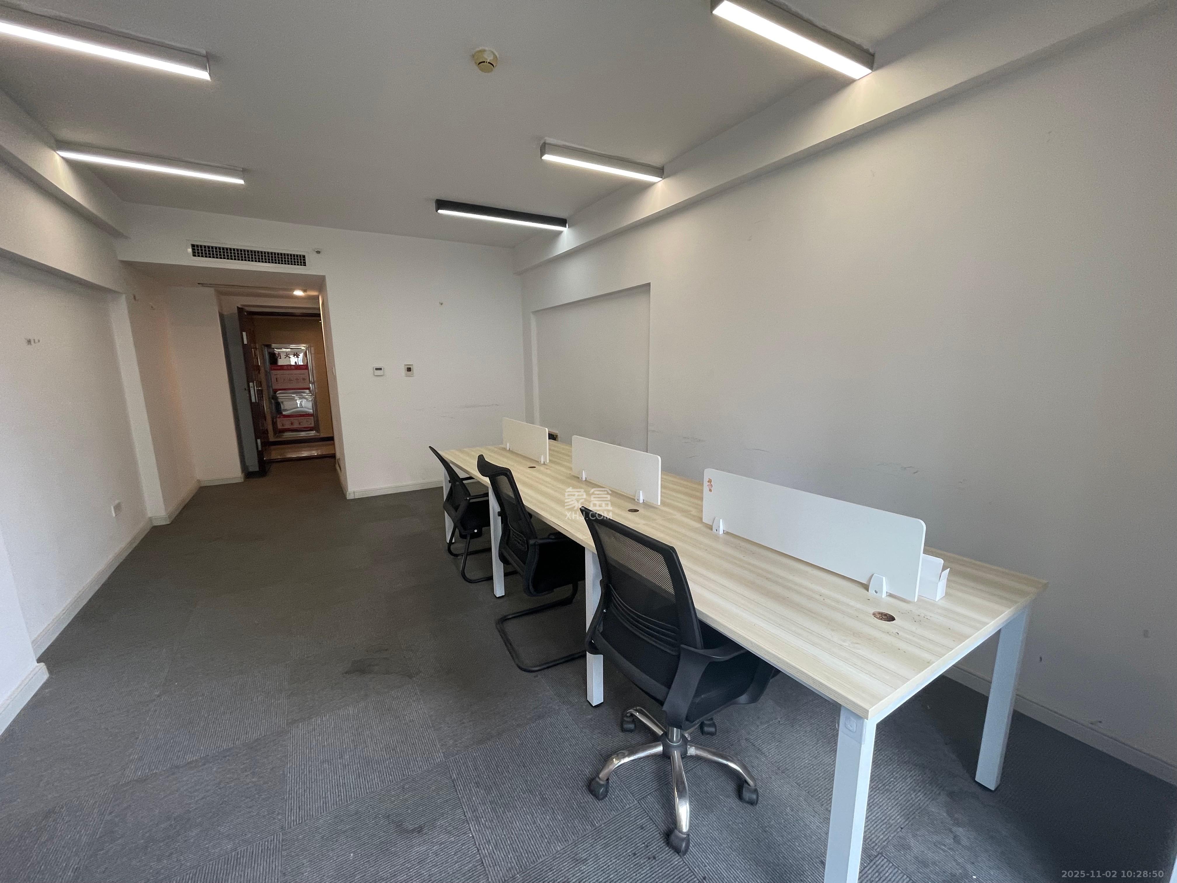 保利国际广场  1室1厅1卫    1800.0元/月