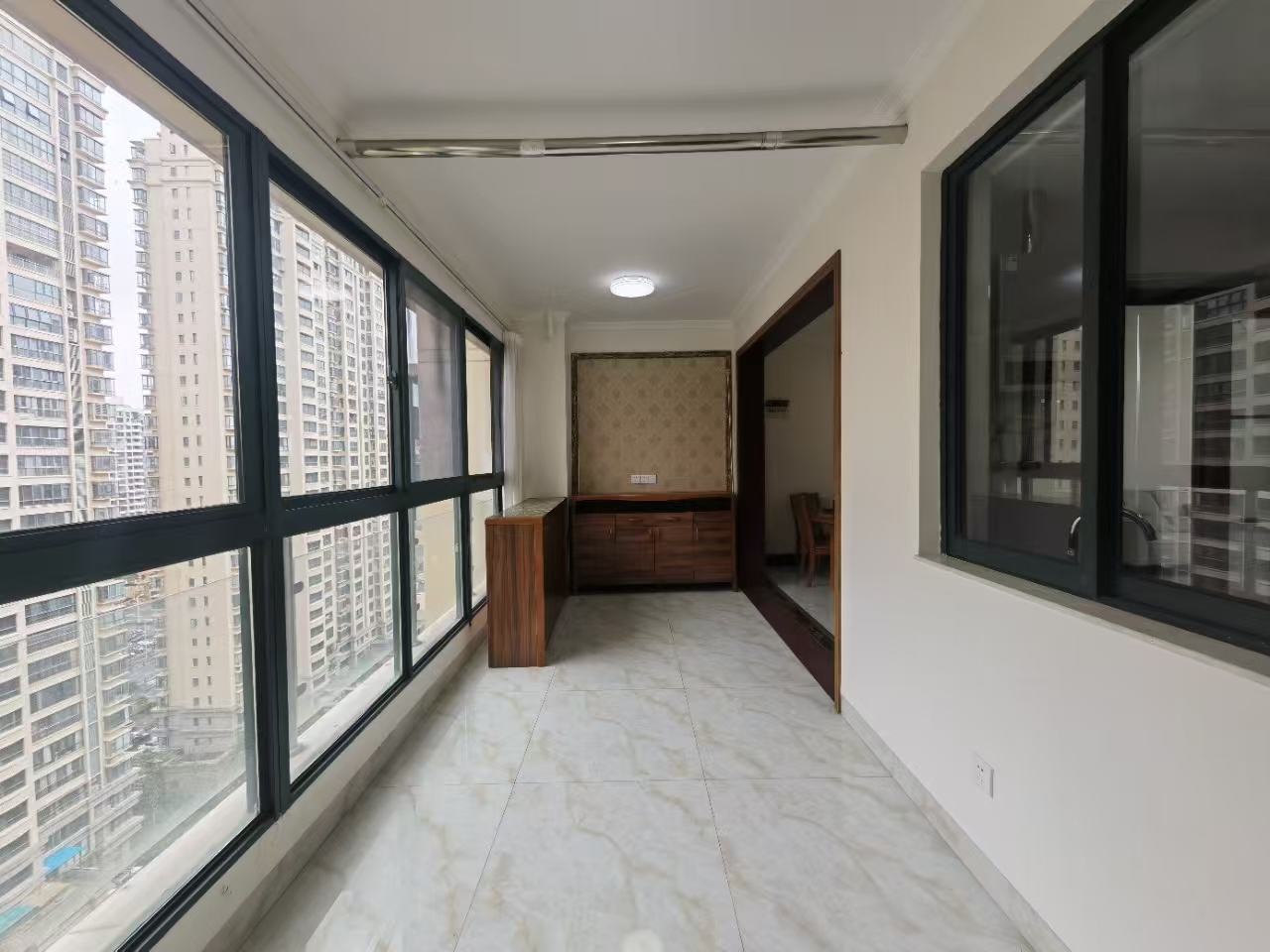 海阔天空-国瑞城四期(爵仕苑) 2室2厅1卫 4200.0元/月 海阔天空-国瑞城四期(爵仕苑) 2室2厅1卫 4200.0元/月室内图